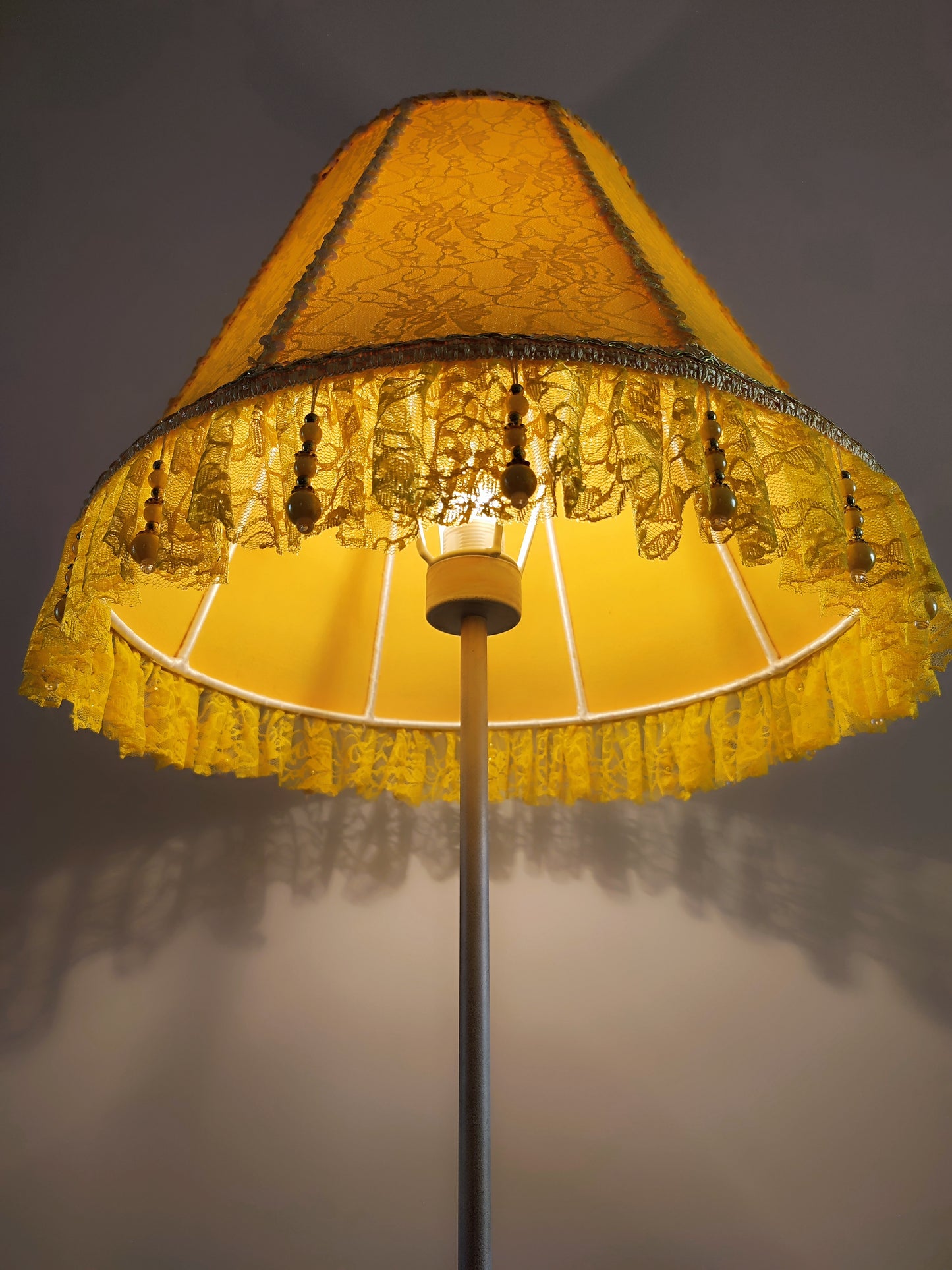 Wholesale floor lamp Berlin 14 - Bright yellow floor lamp with guipure shade