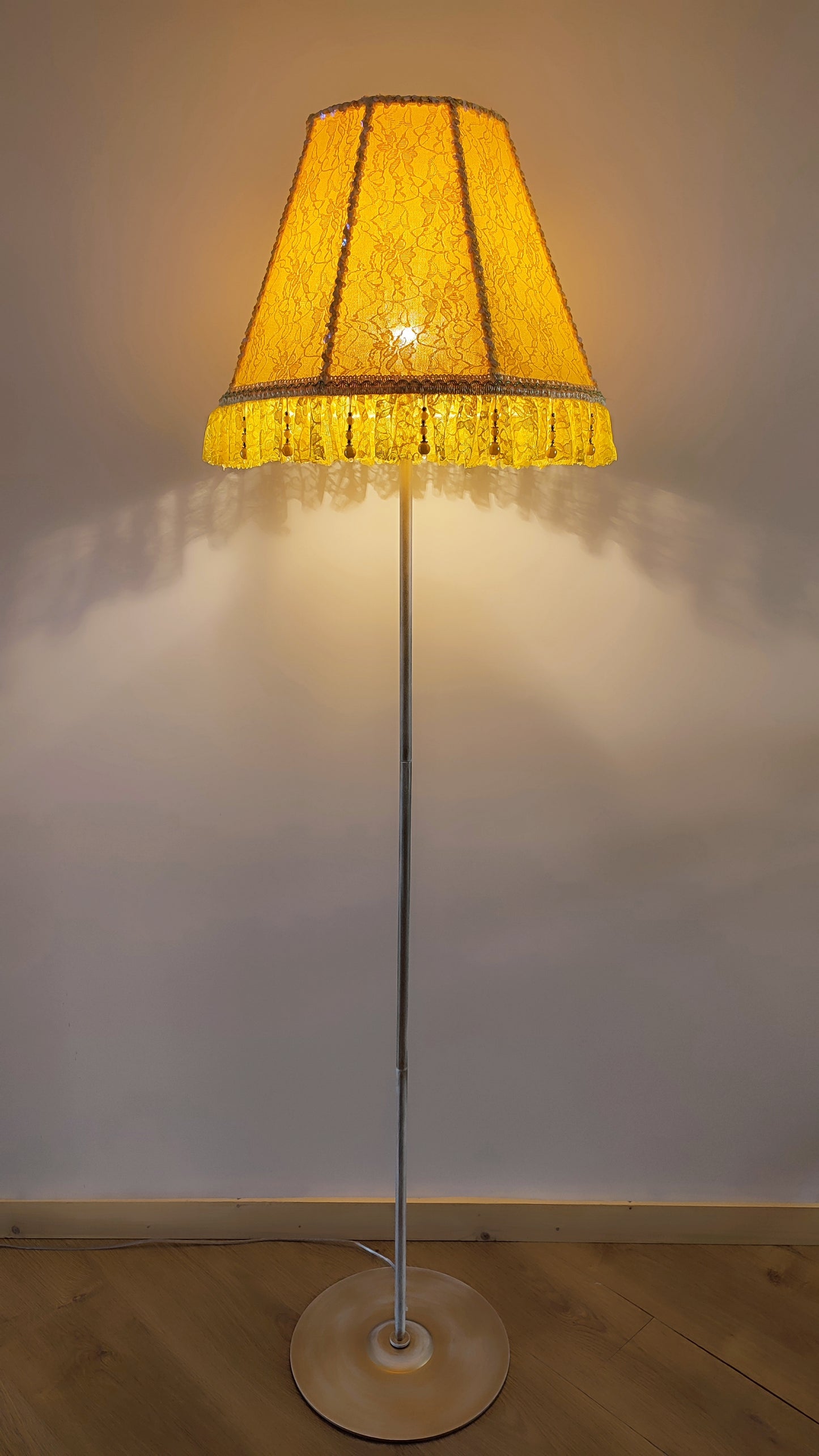 Wholesale floor lamp Berlin 14 - Bright yellow floor lamp with guipure shade