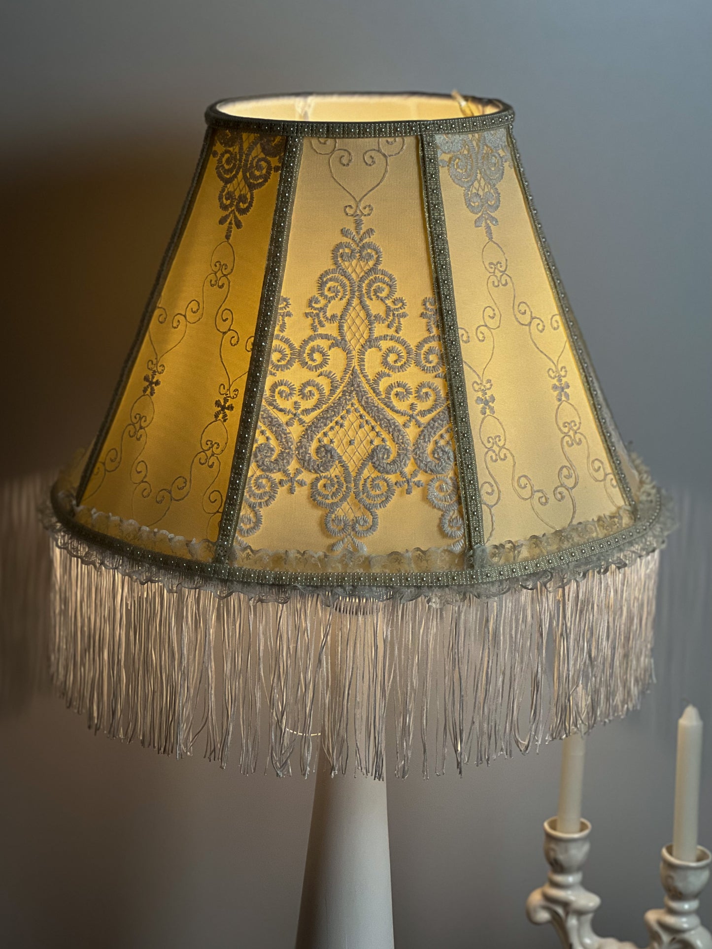 Victorian lampshade. Cream patterned lampshade with long fringe. 1106