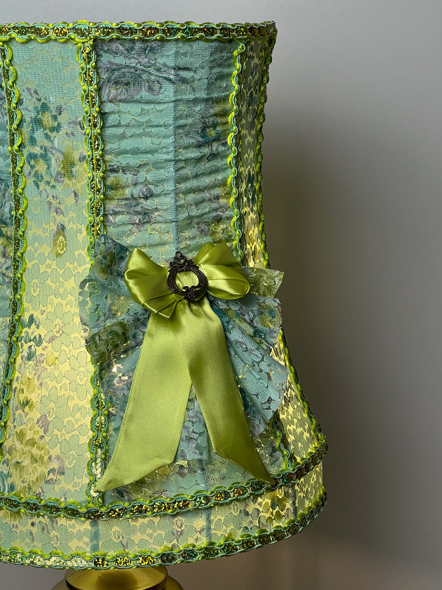 A unique lampshade. A fabulous light green lampshade with guipure and textiles for a table lamp. 0401