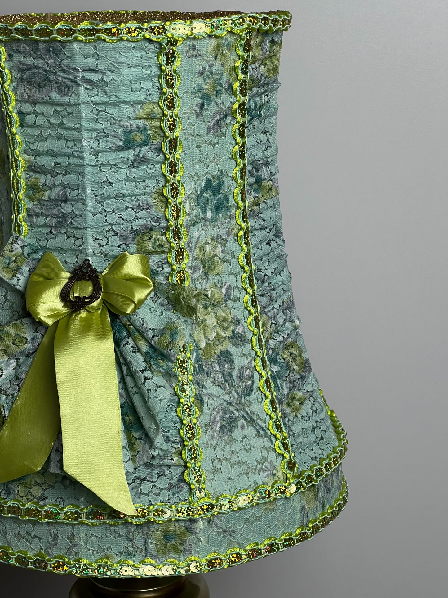 A unique lampshade. A fabulous light green lampshade with guipure and textiles for a table lamp. 0401