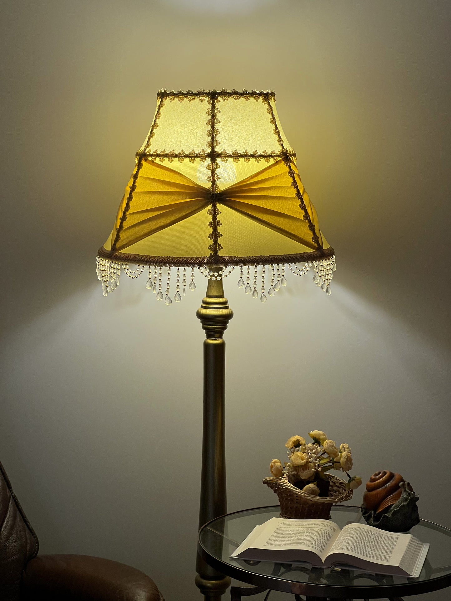 Handmade yellow lampshade with beaded fringe, for lamps. № 3102