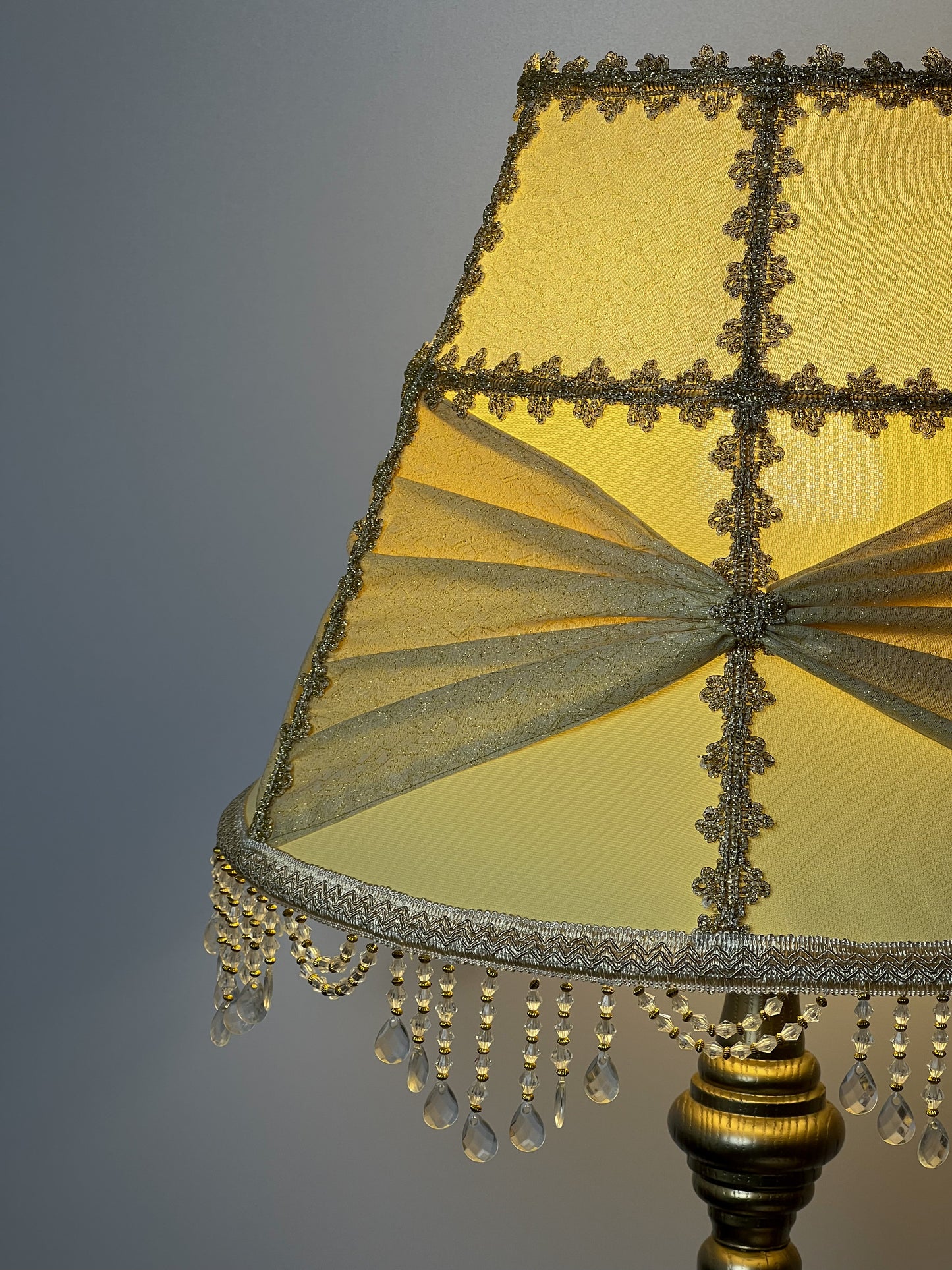 Floor lamp. Yellow lamp with Victorian fabric shade. 3102