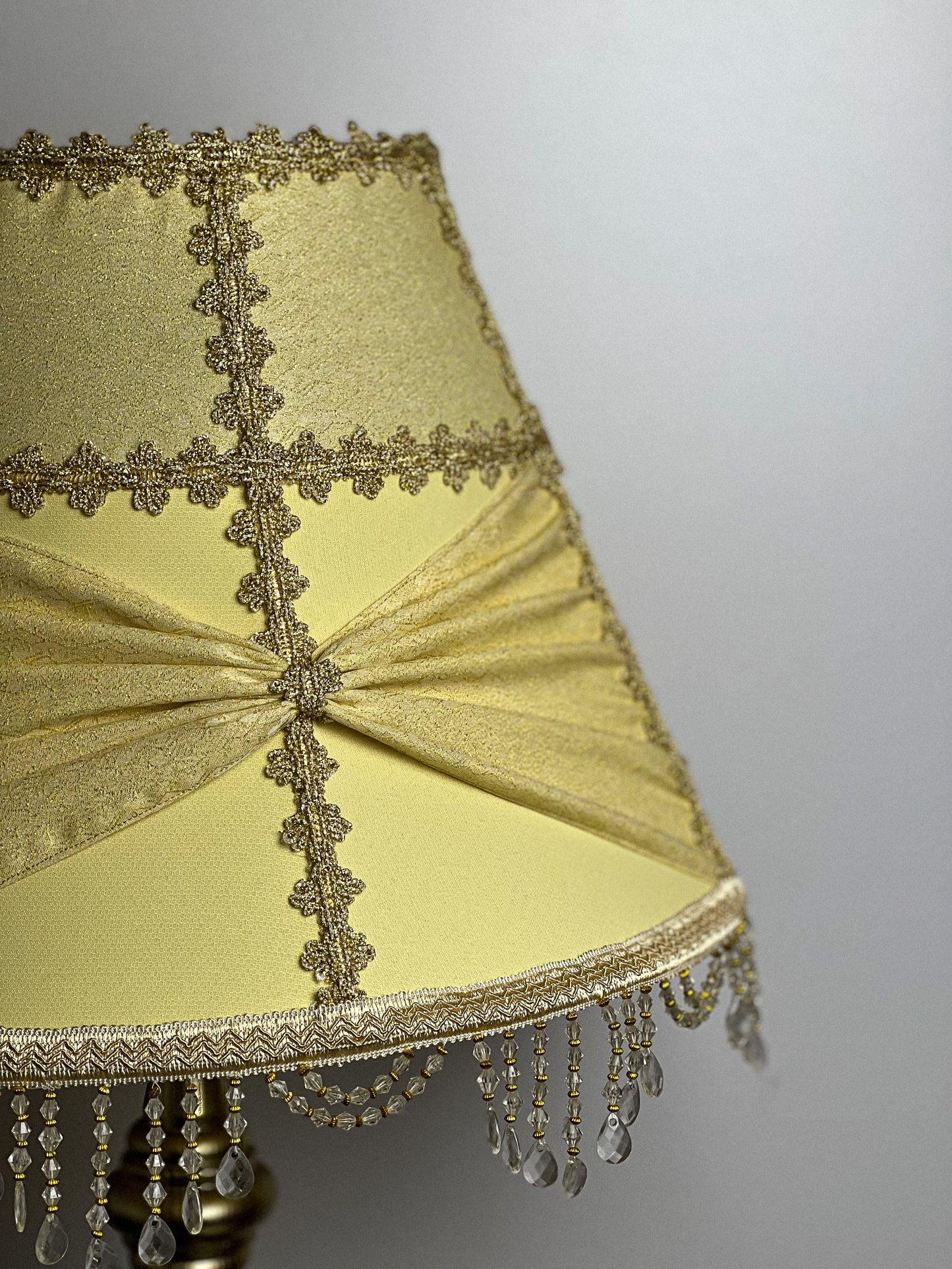Floor lamp. Yellow lamp with Victorian fabric shade. 3102