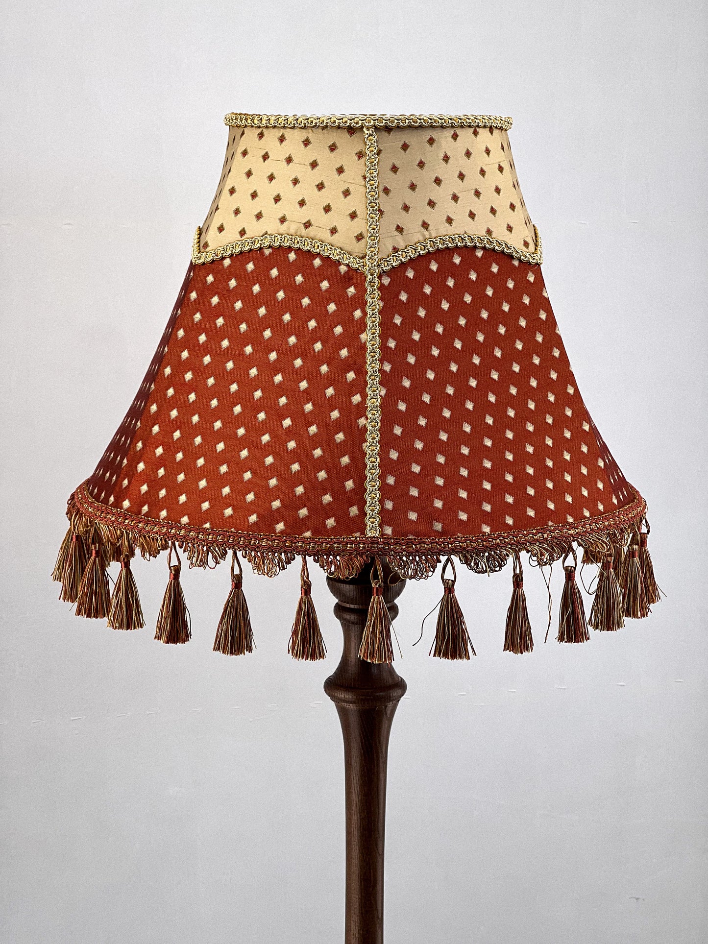 Floor lamp with a two-tone fabric shade. PRODUCT TO ORDER. 3606
