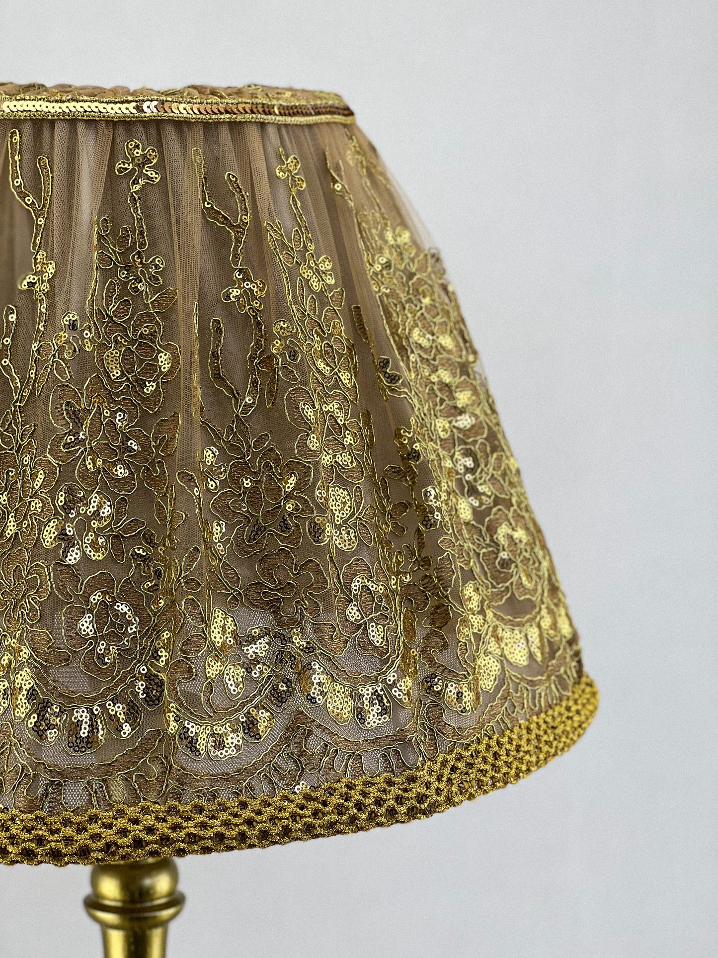 Wholesale lampshade Berlin 15 - luxurious fabric golden lampshade