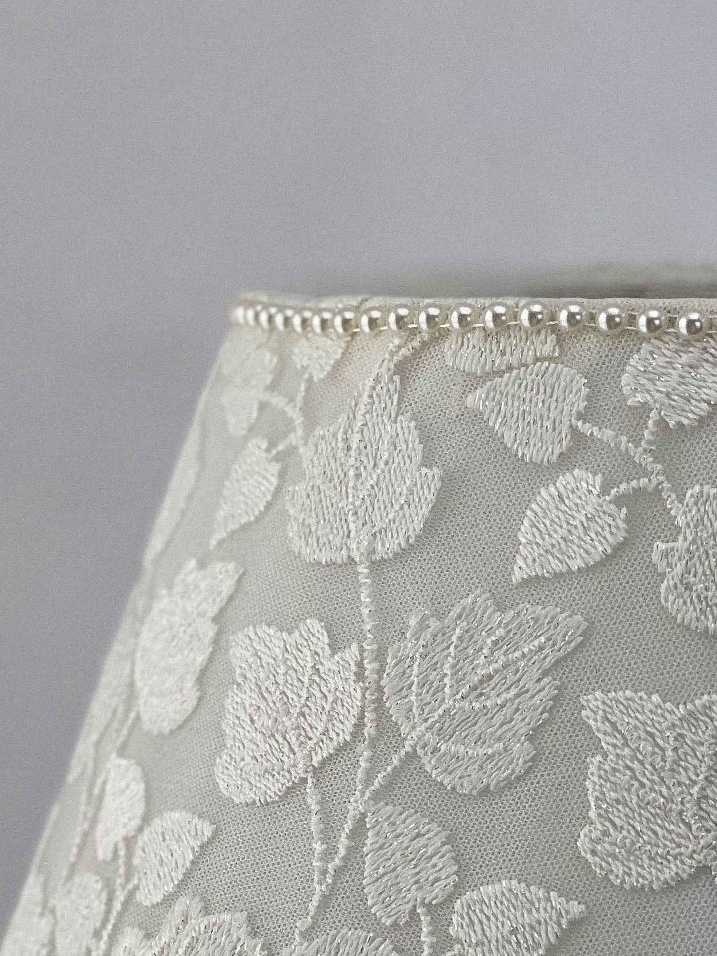 Wholesale floor lamp Madrid 09 - Elegant white floor lamp with floral guipure shade