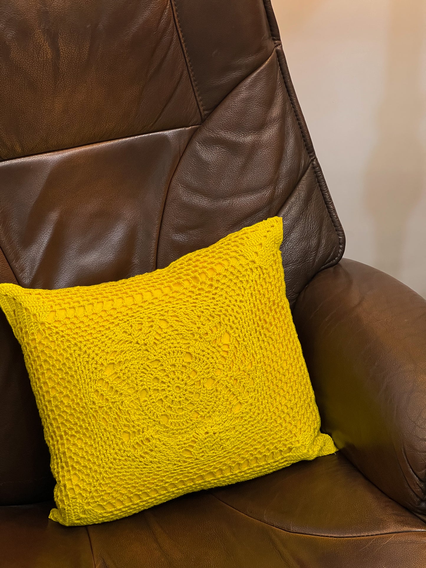 Lampshade for a lamp. A set of a knitted bright yellow lampshade and a pillow. 2204