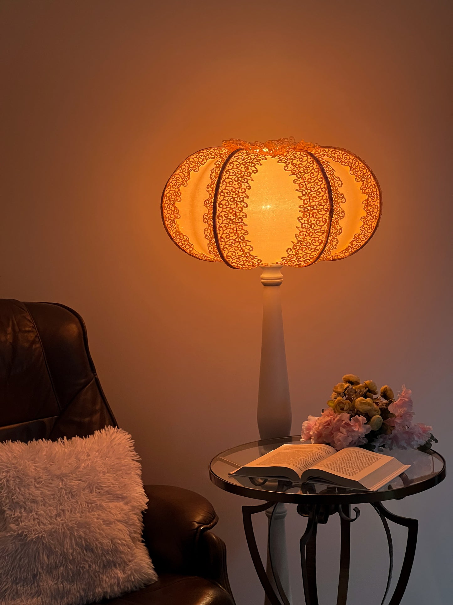 Fabric lampshade. A lush peach lampshade in the Art Deco style, handmade. 1001