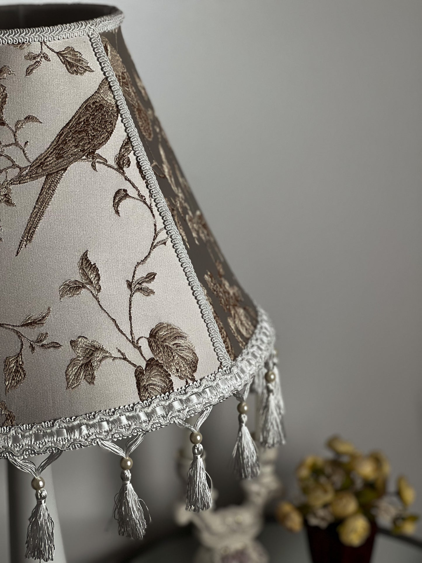 Lampshade, fabric lampshade. An elegant fringed lampshade with a Victorian pattern. 3802