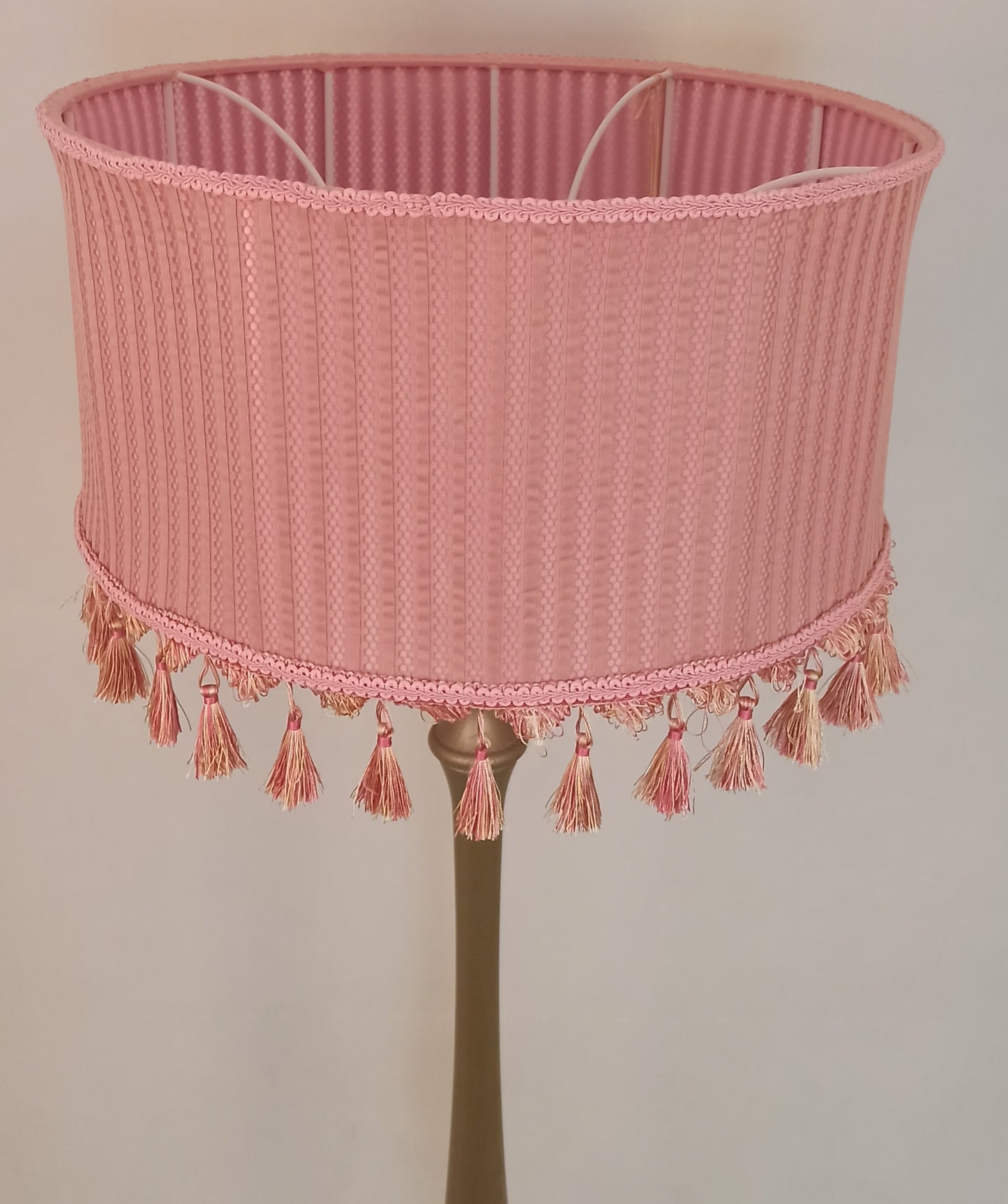 Wholesale lampshade Rio 11 - elegant pink lampshade with fringe
