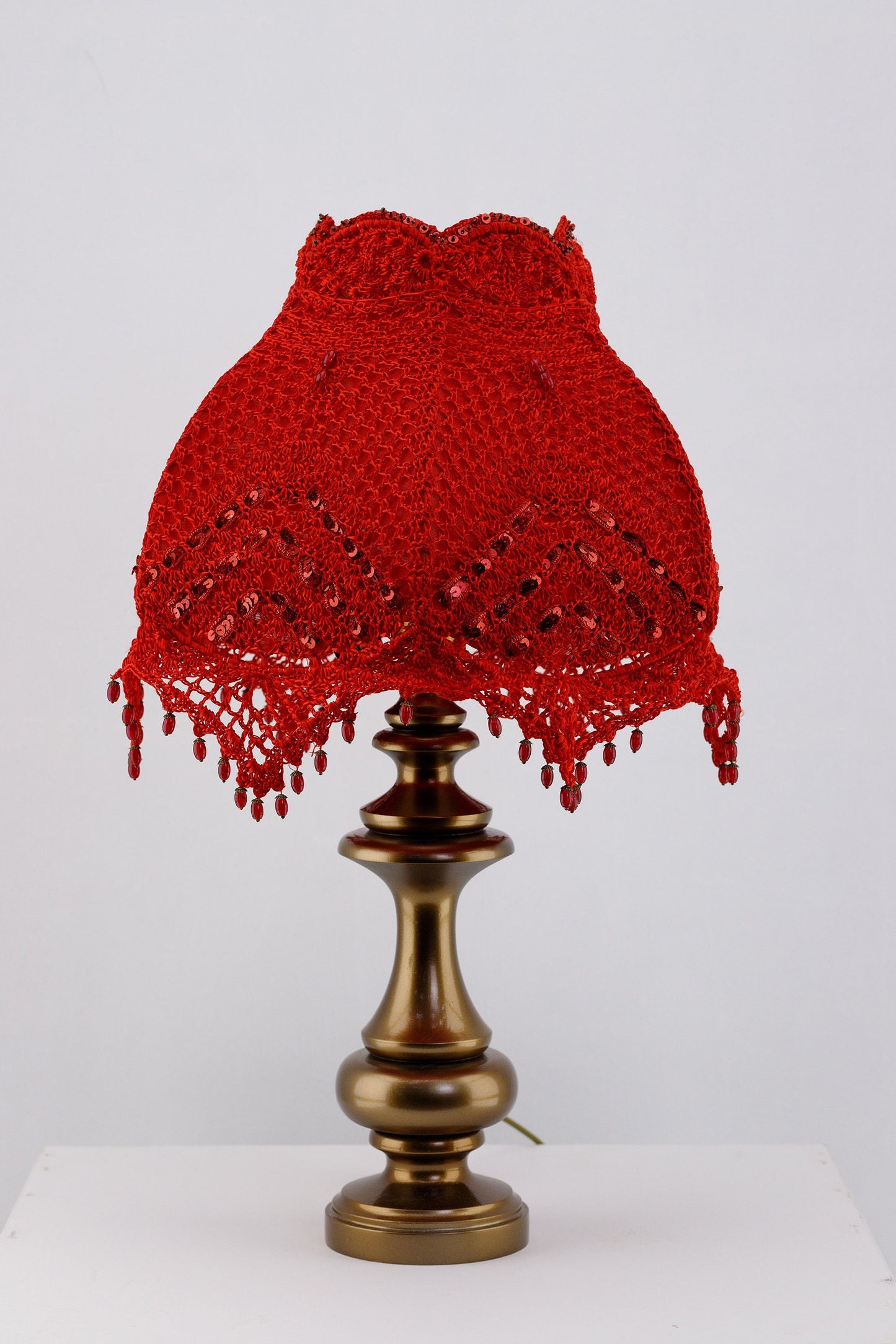Crochet Vintage Red Table Lamp with Wood Lamp Base. PRODUCT TO ORDER. 410301