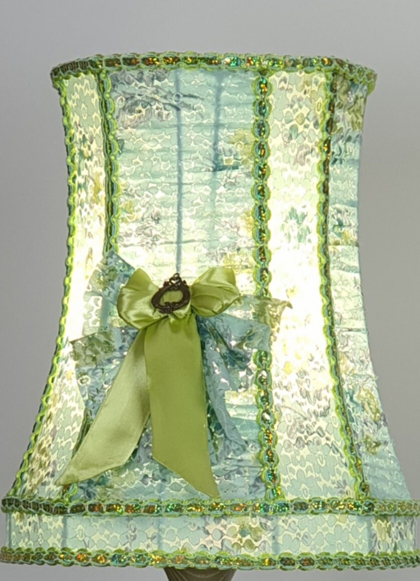 A unique lampshade. A fabulous light green lampshade with guipure and textiles for a table lamp. 0401