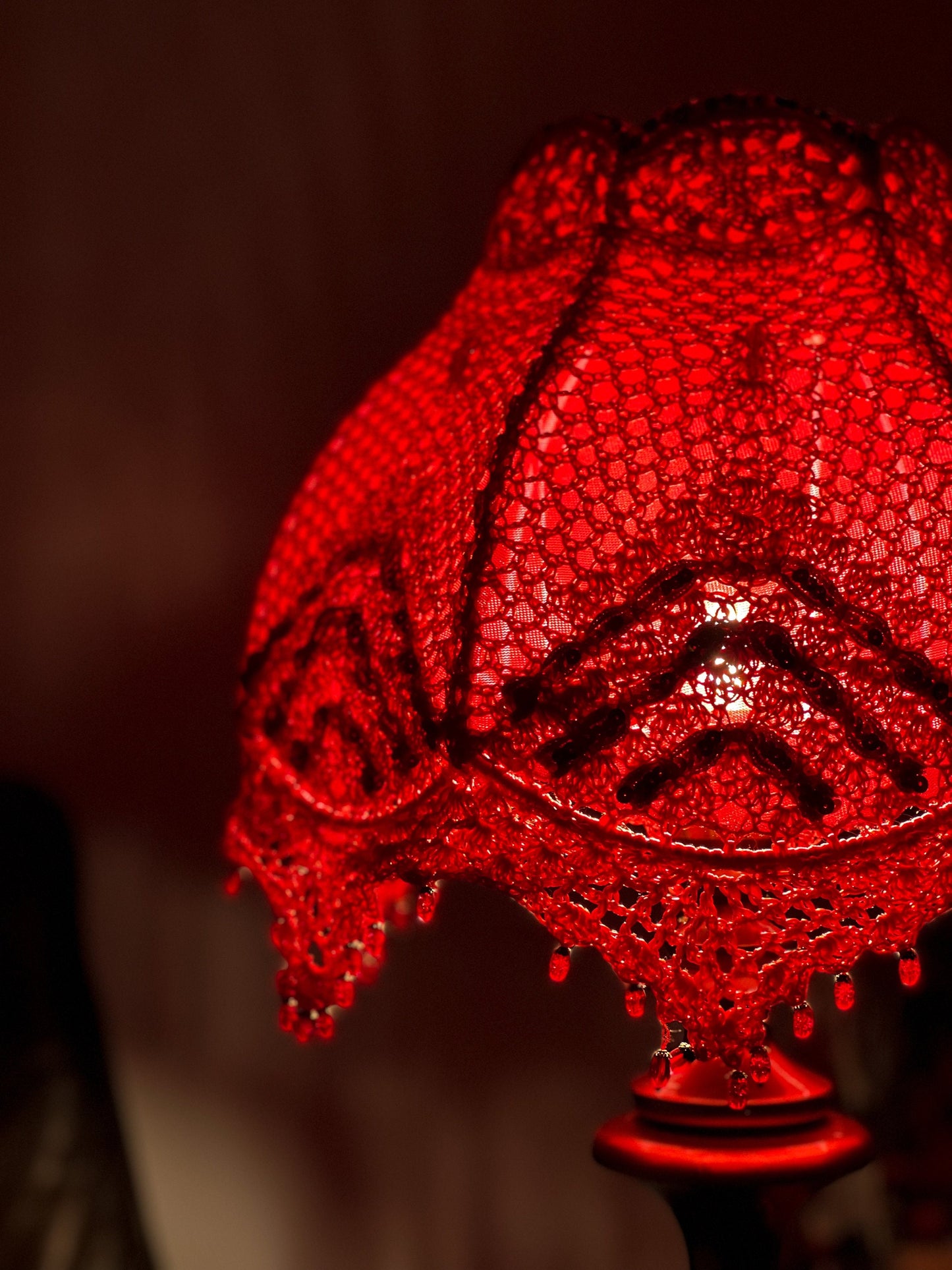 Crochet Vintage Red Table Lamp with Wood Lamp Base. PRODUCT TO ORDER. 410301