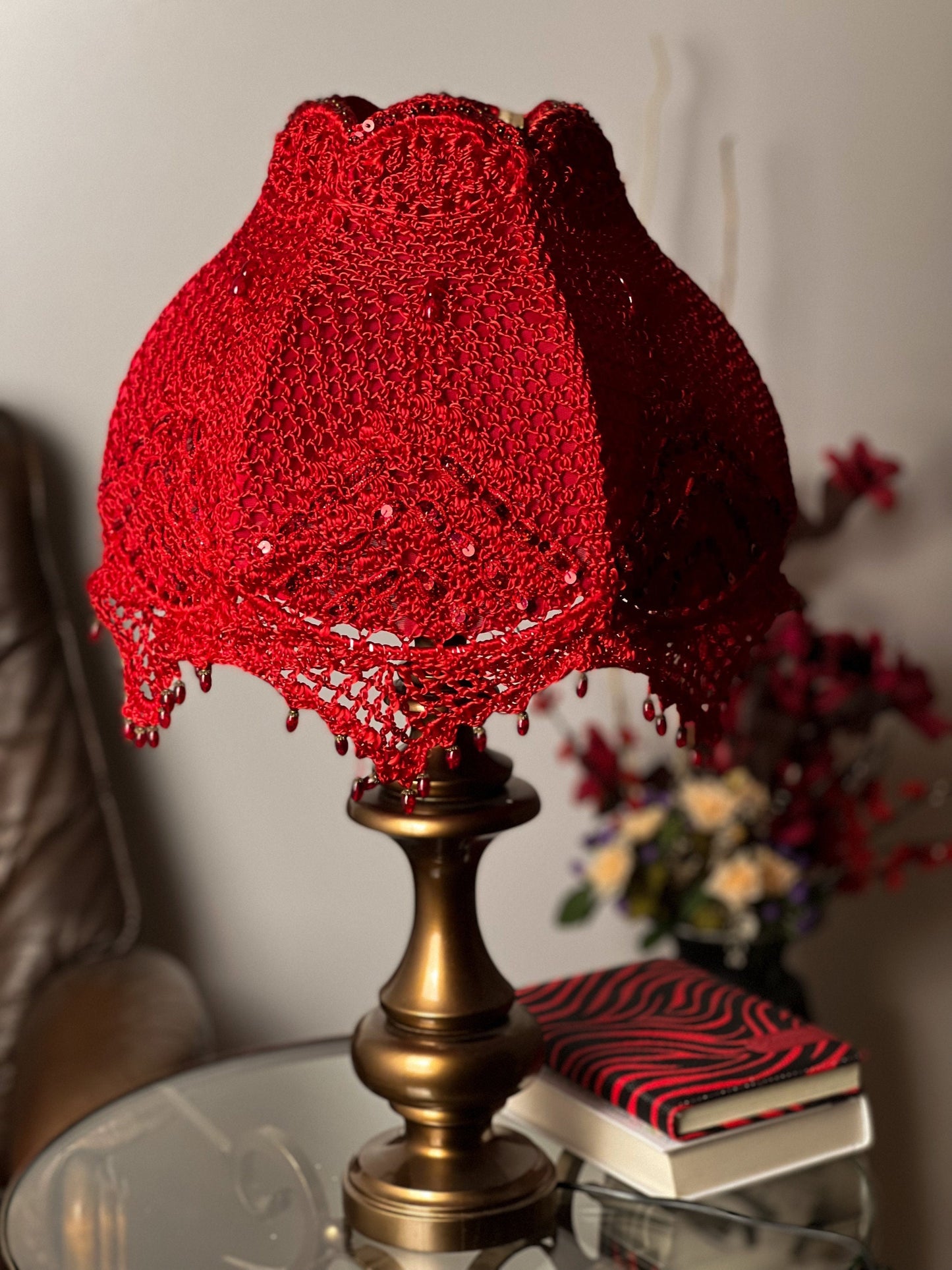 Crochet Vintage Red Table Lamp with Wood Lamp Base. PRODUCT TO ORDER. 410301