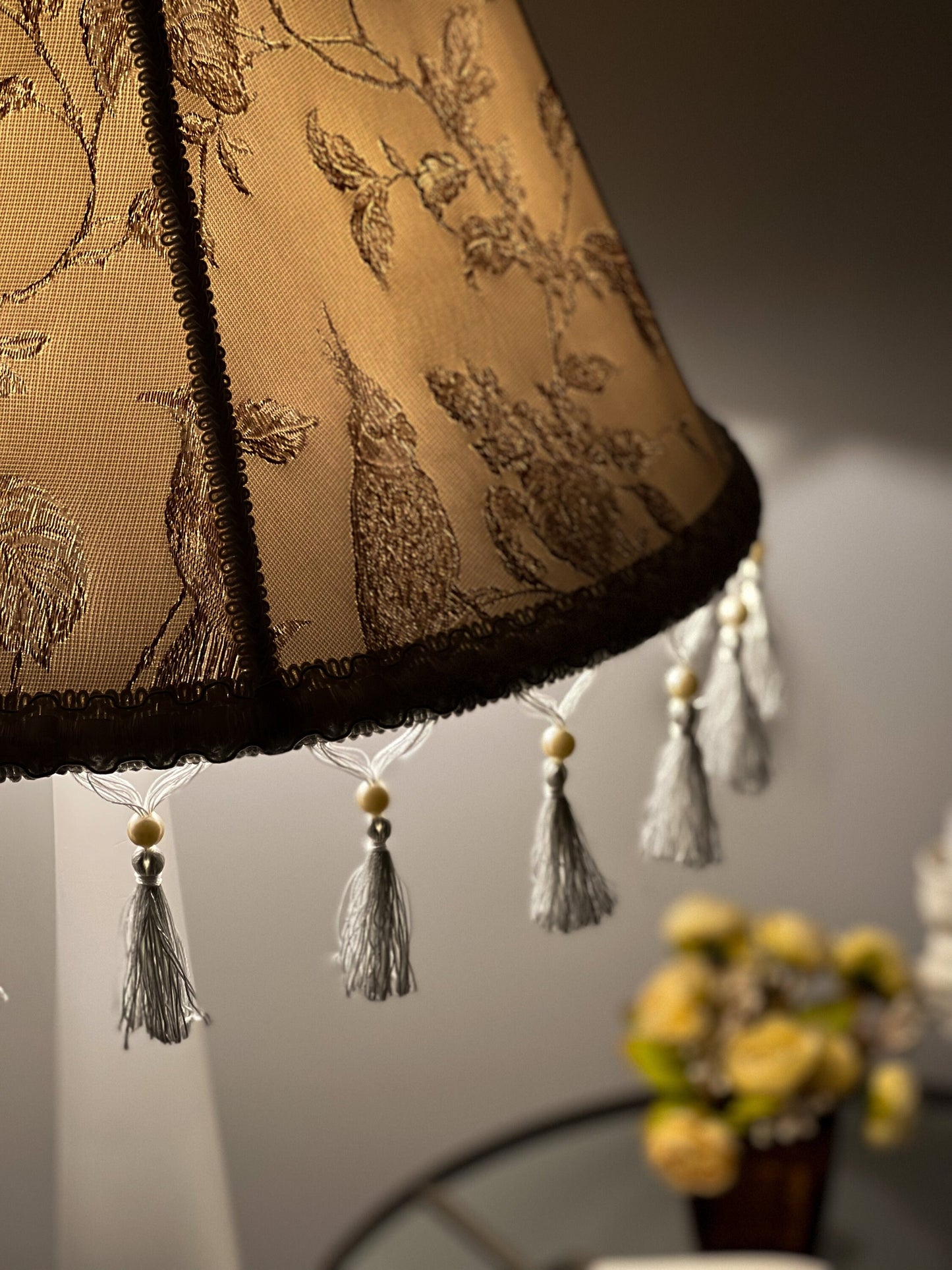 Lampshade, fabric lampshade. An elegant fringed lampshade with a Victorian pattern. 3802