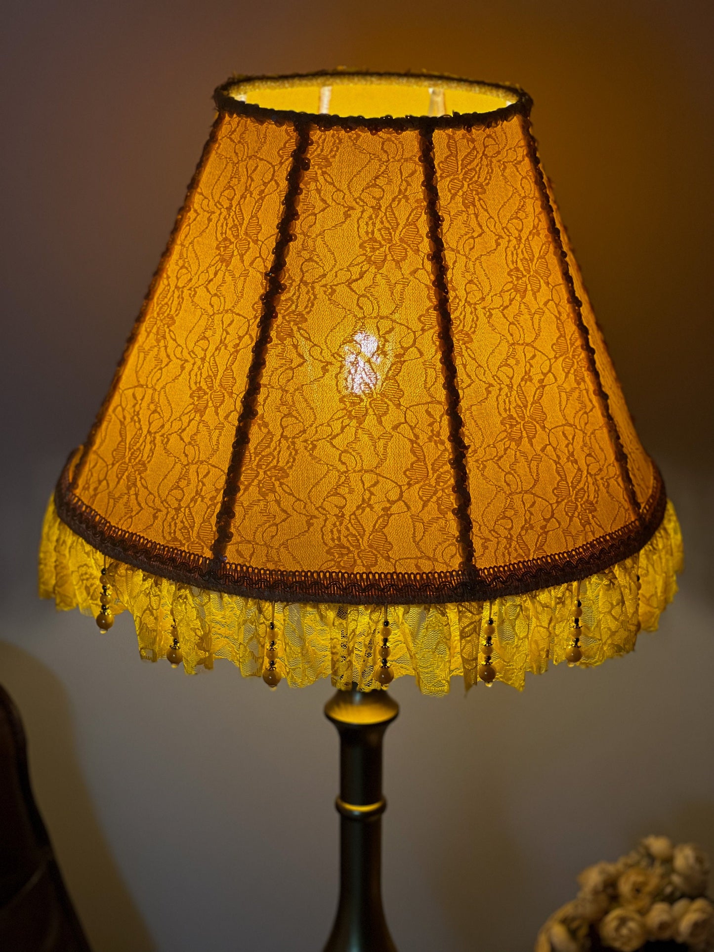 Yellow lampshade. Handmade Victorian lampshade made of silk fabric and fringe. 1114