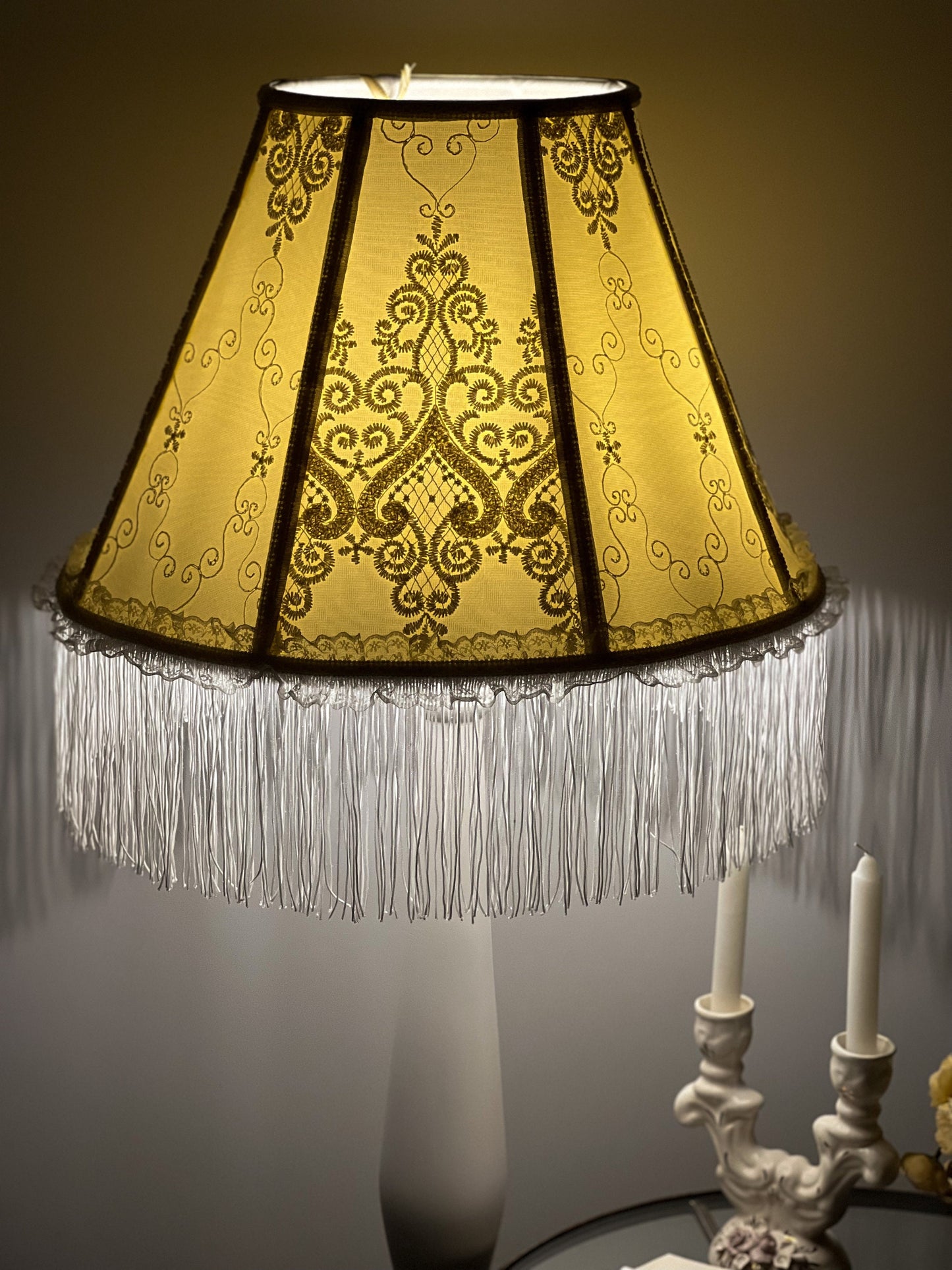 Victorian lampshade. Cream patterned lampshade with long fringe. 1106