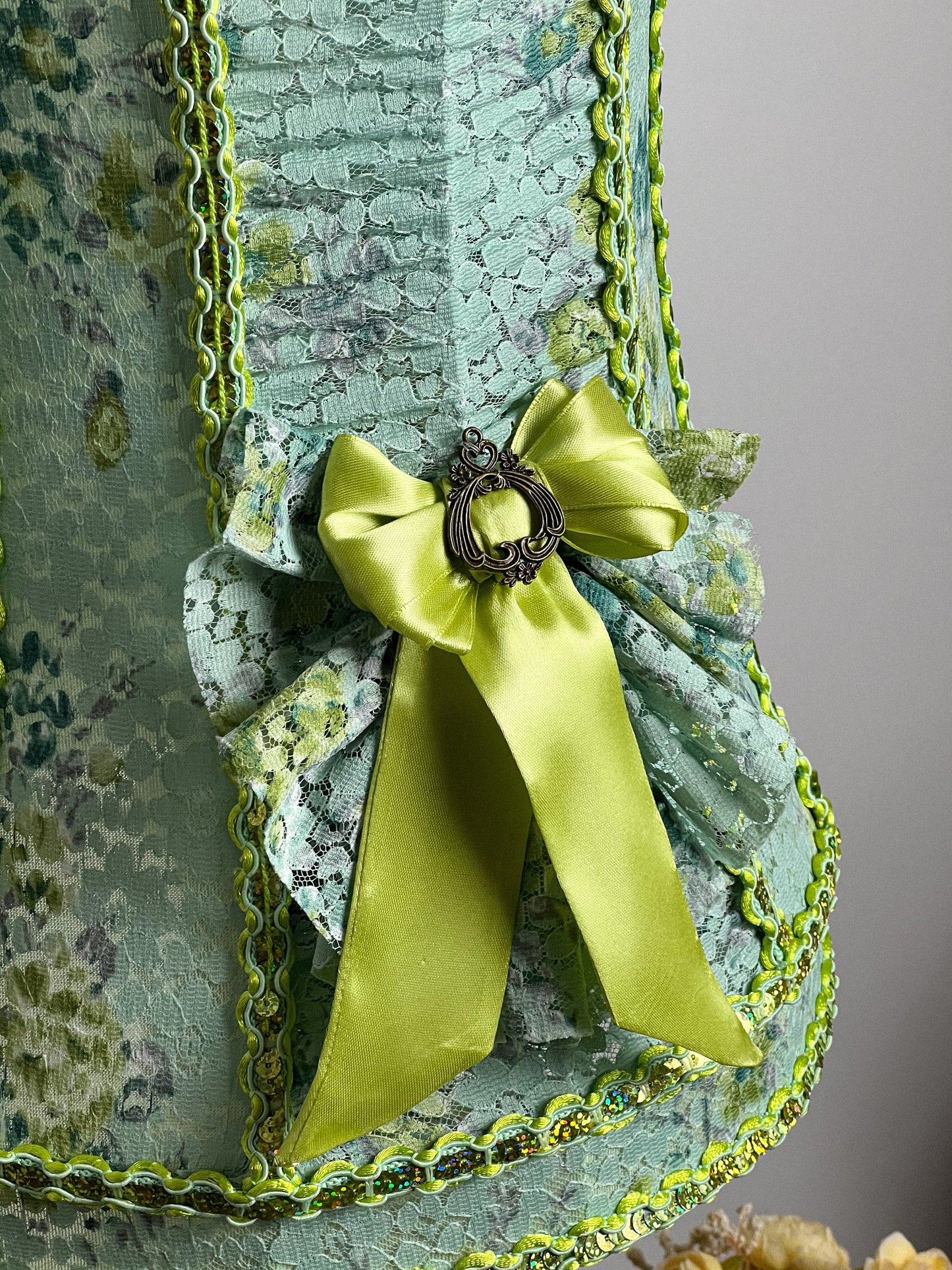 A unique lampshade. A fabulous light green lampshade with guipure and textiles for a table lamp. 0401