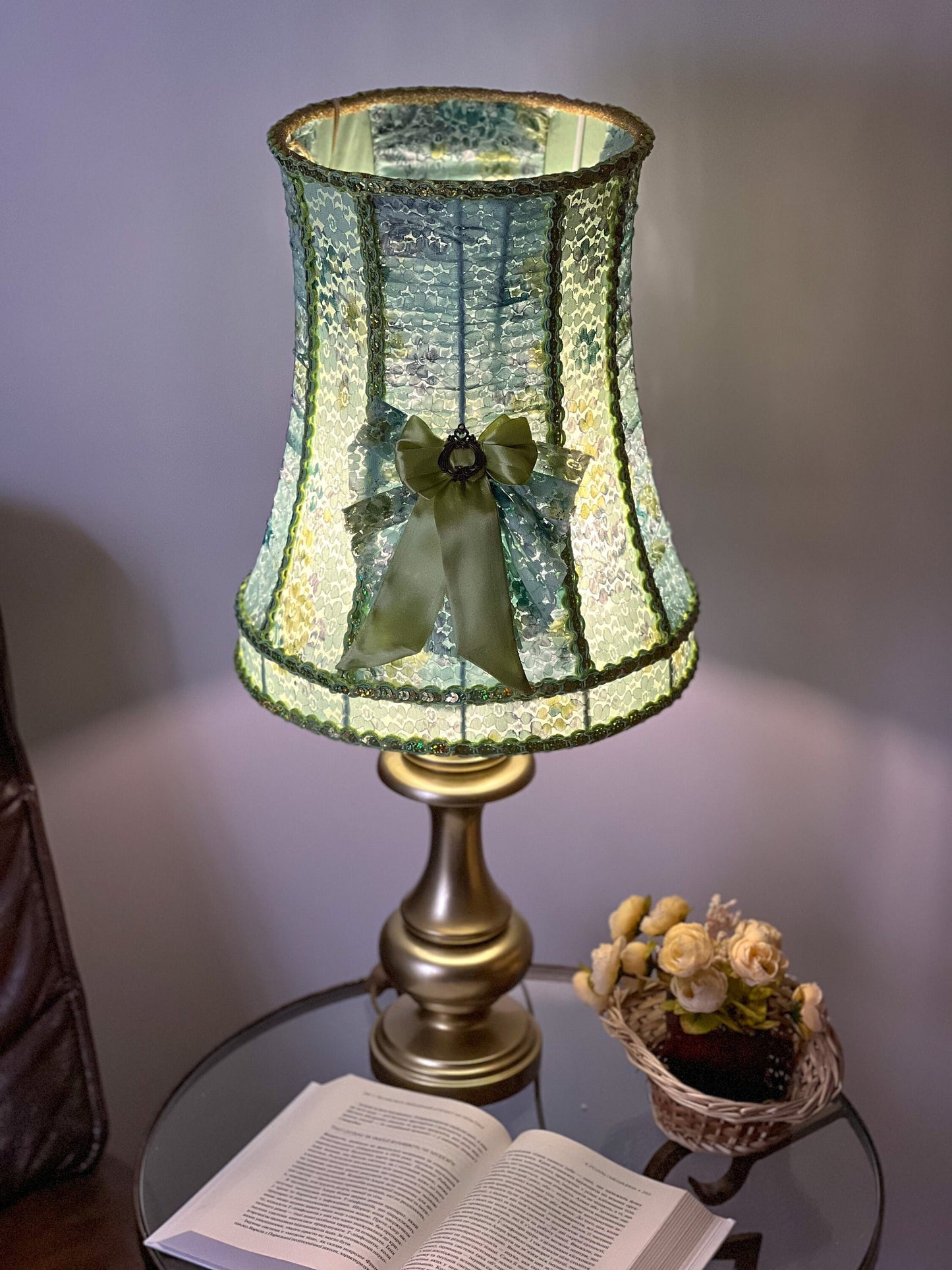 A unique lampshade. A fabulous light green lampshade with guipure and textiles for a table lamp. 0401
