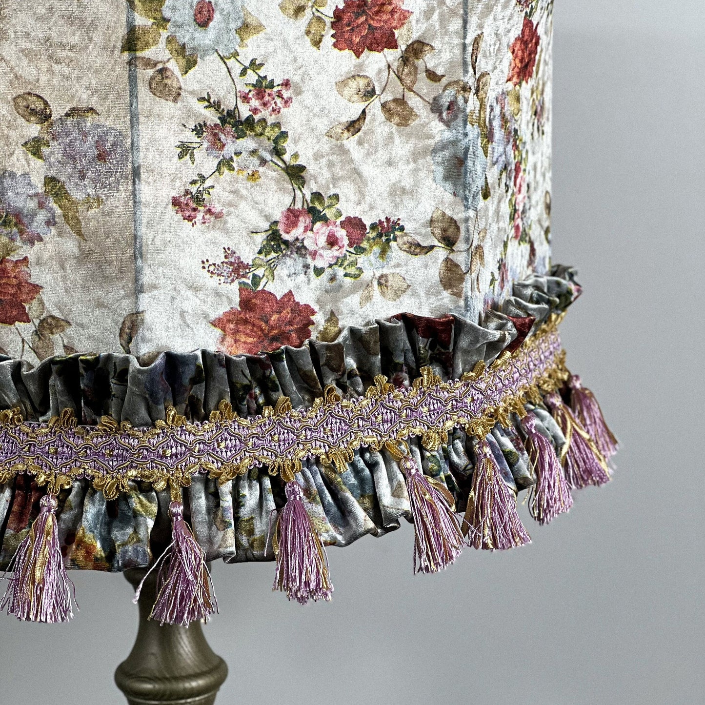 Exquisite Art Deco Victorian Lampshade: Unveiling Timeless Elegance. 6907