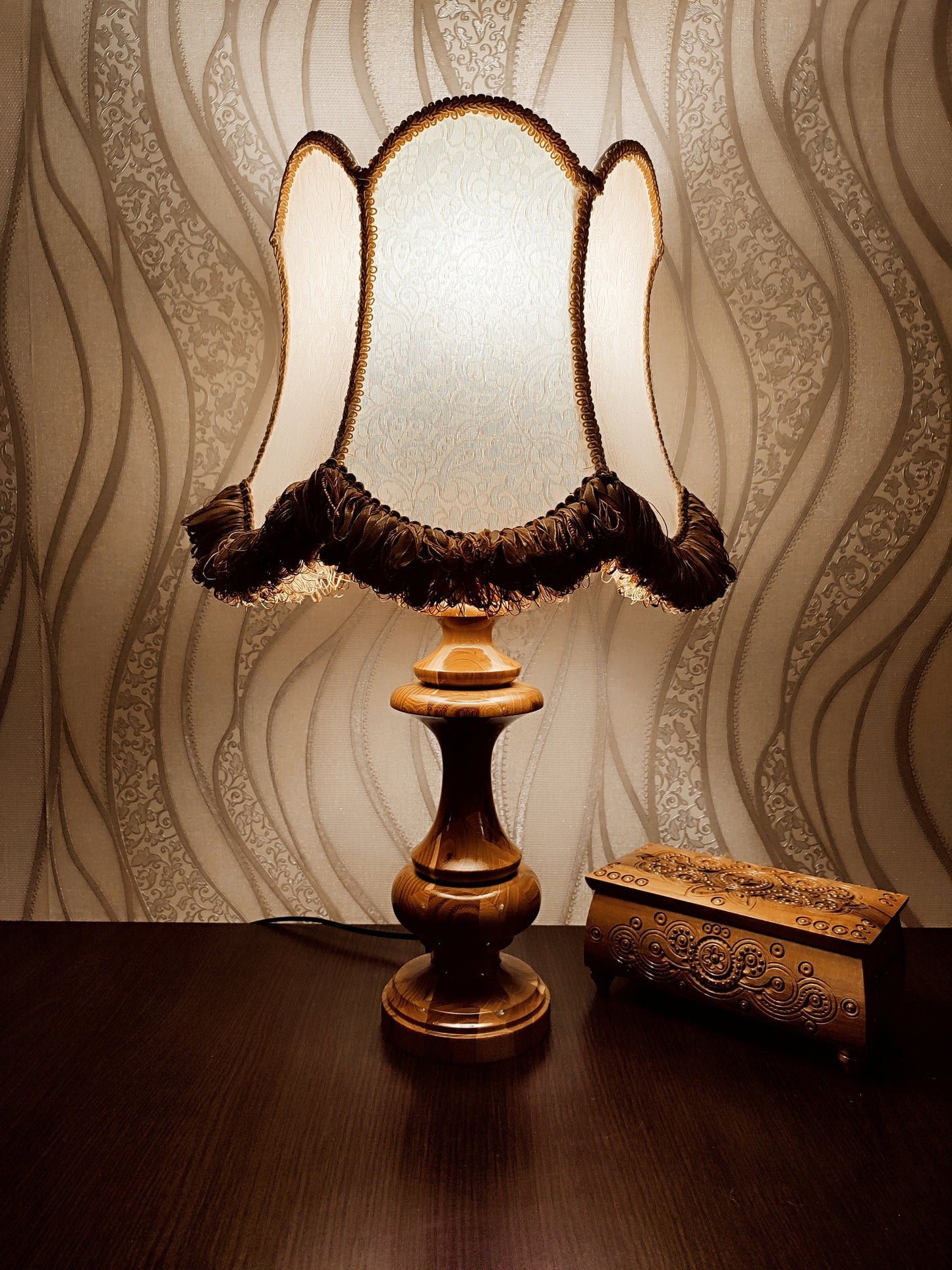 Table lamp, art deco lamp, white lamp, pair of lamps. 6604