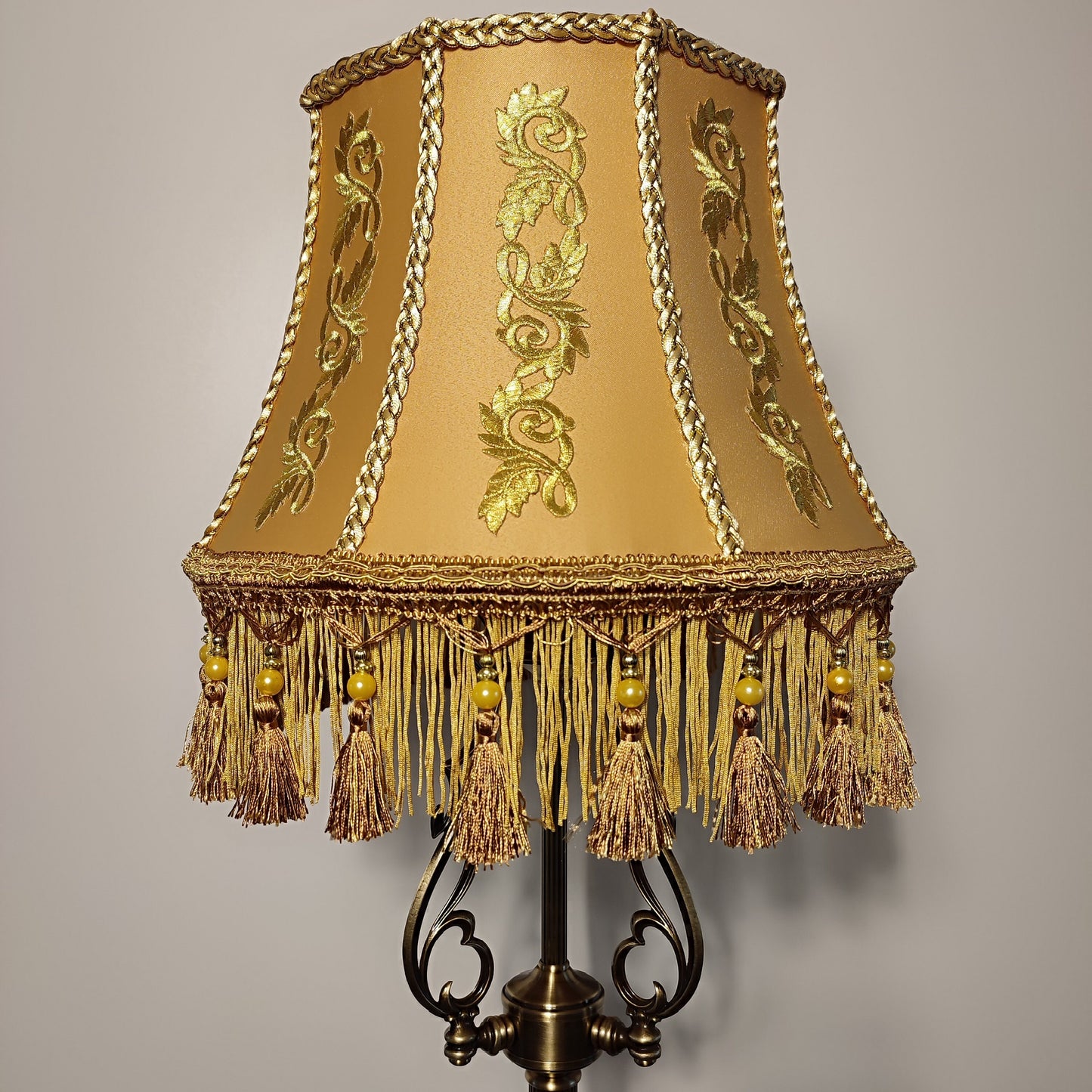 Peacock majesty: a handmade Victorian floor lamp with artistic painting and brass base. 5310