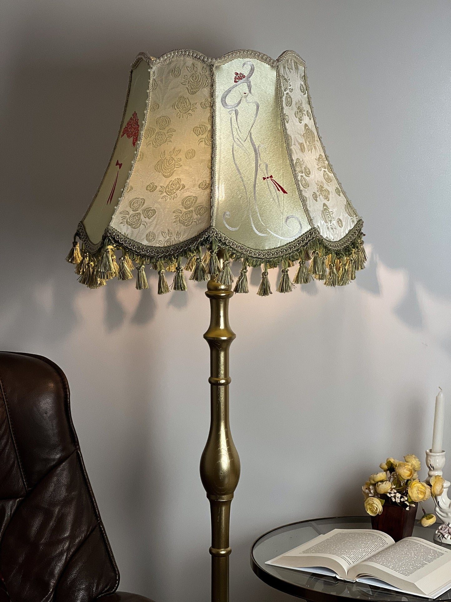 A lampshade, a unique lampshade. Vintage designer patterned lampshade, hand painted. 3705