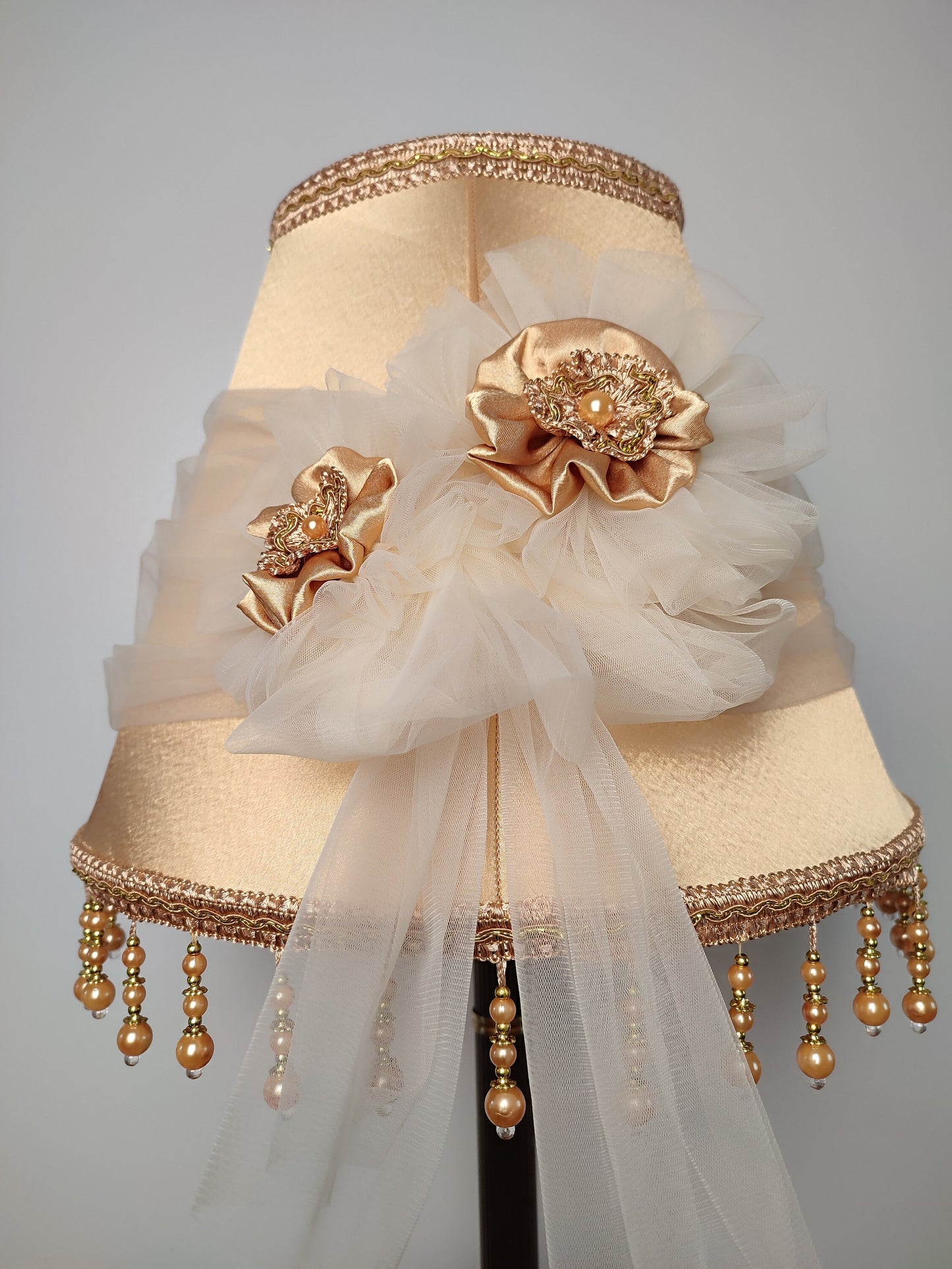 Table lamp, art deco lamp, bedside lamp, bronze base with fabric floral golden lampshade. 0506
