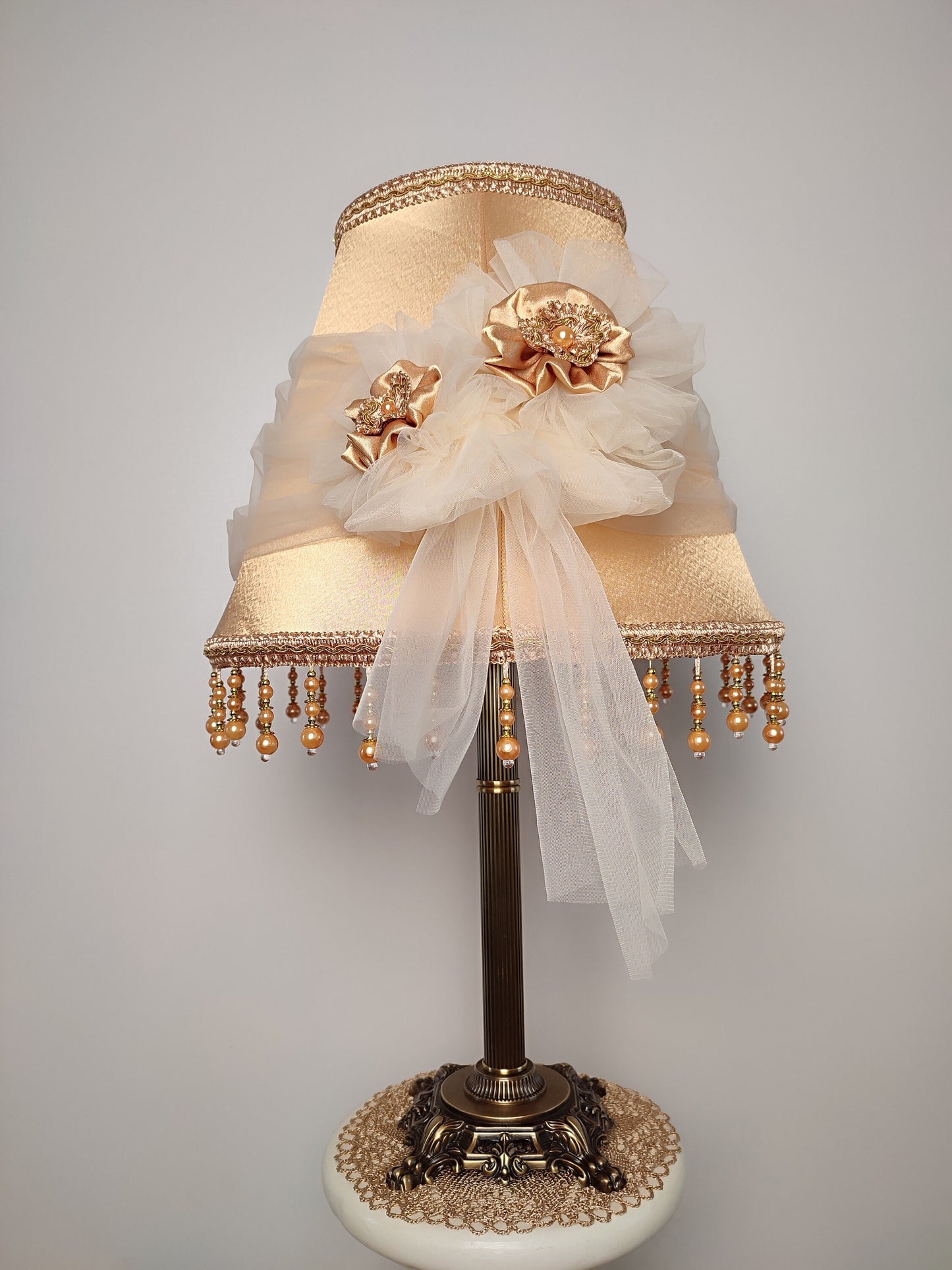 Table lamp, art deco lamp, bedside lamp, bronze base with fabric floral golden lampshade. 0506