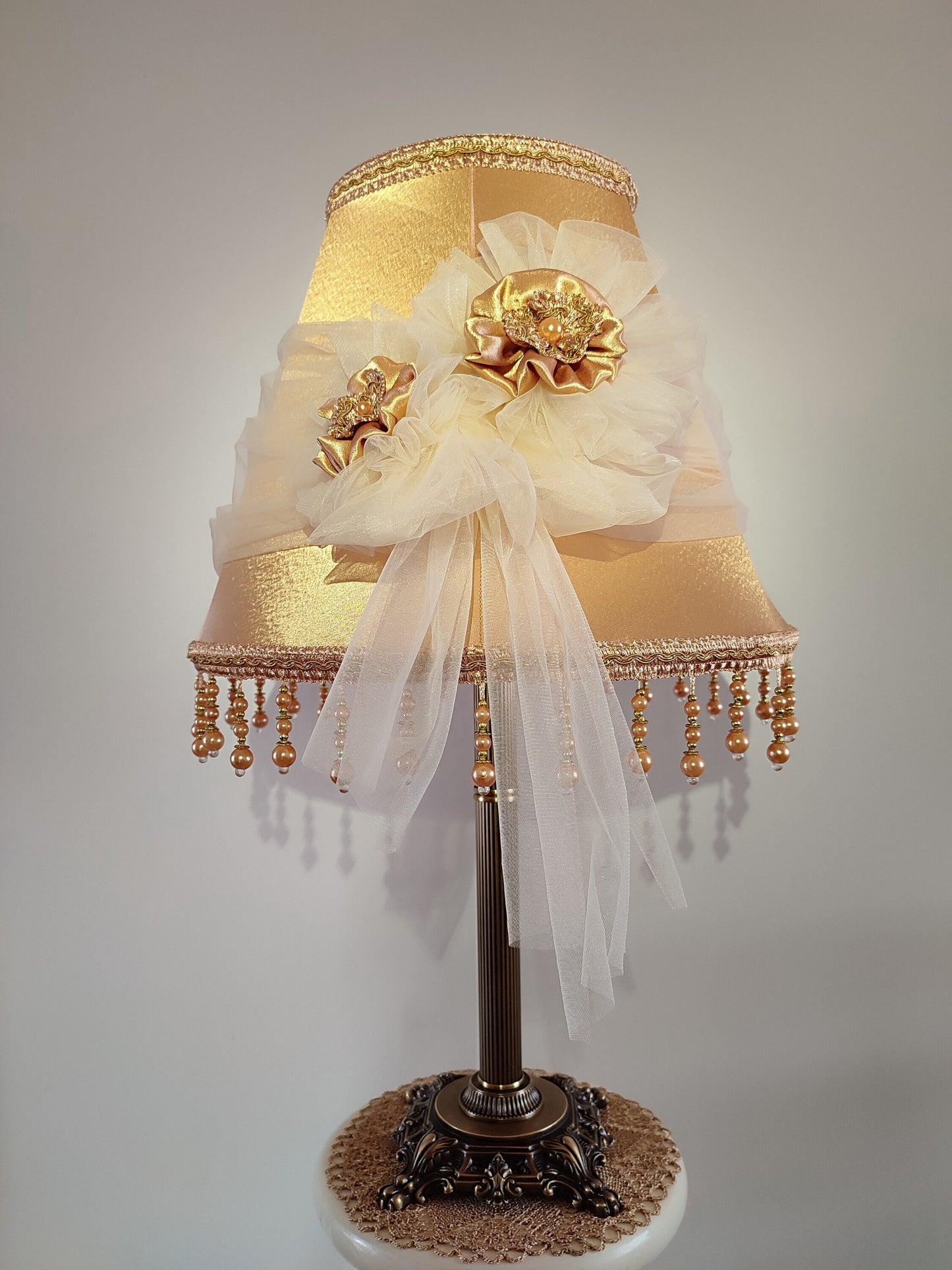 Table lamp, art deco lamp, bedside lamp, bronze base with fabric floral golden lampshade. 0506