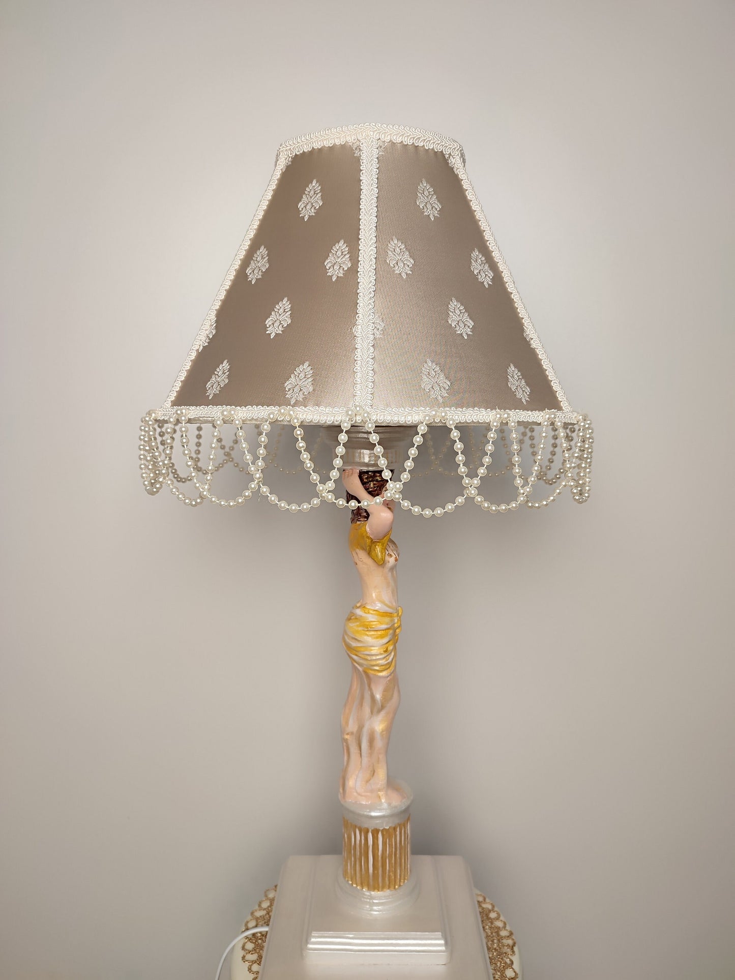 Table lamp, Victorian table lamp, decorative statuette lamp, bedside lamp, handmade home lamp. 8101