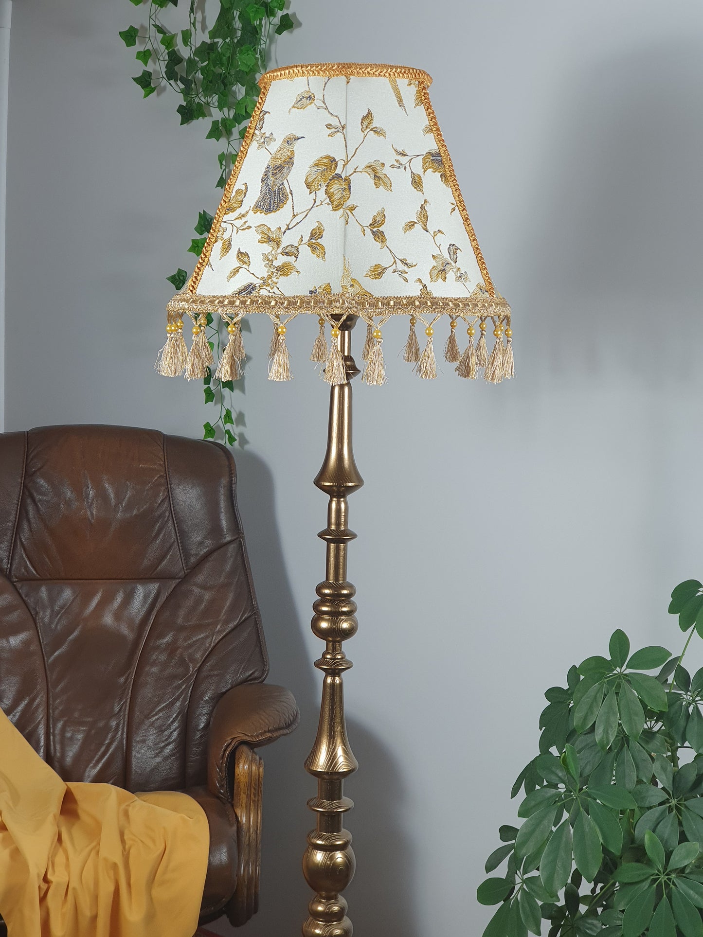 A lampshade with an embroidered pattern and fringe. № 3801