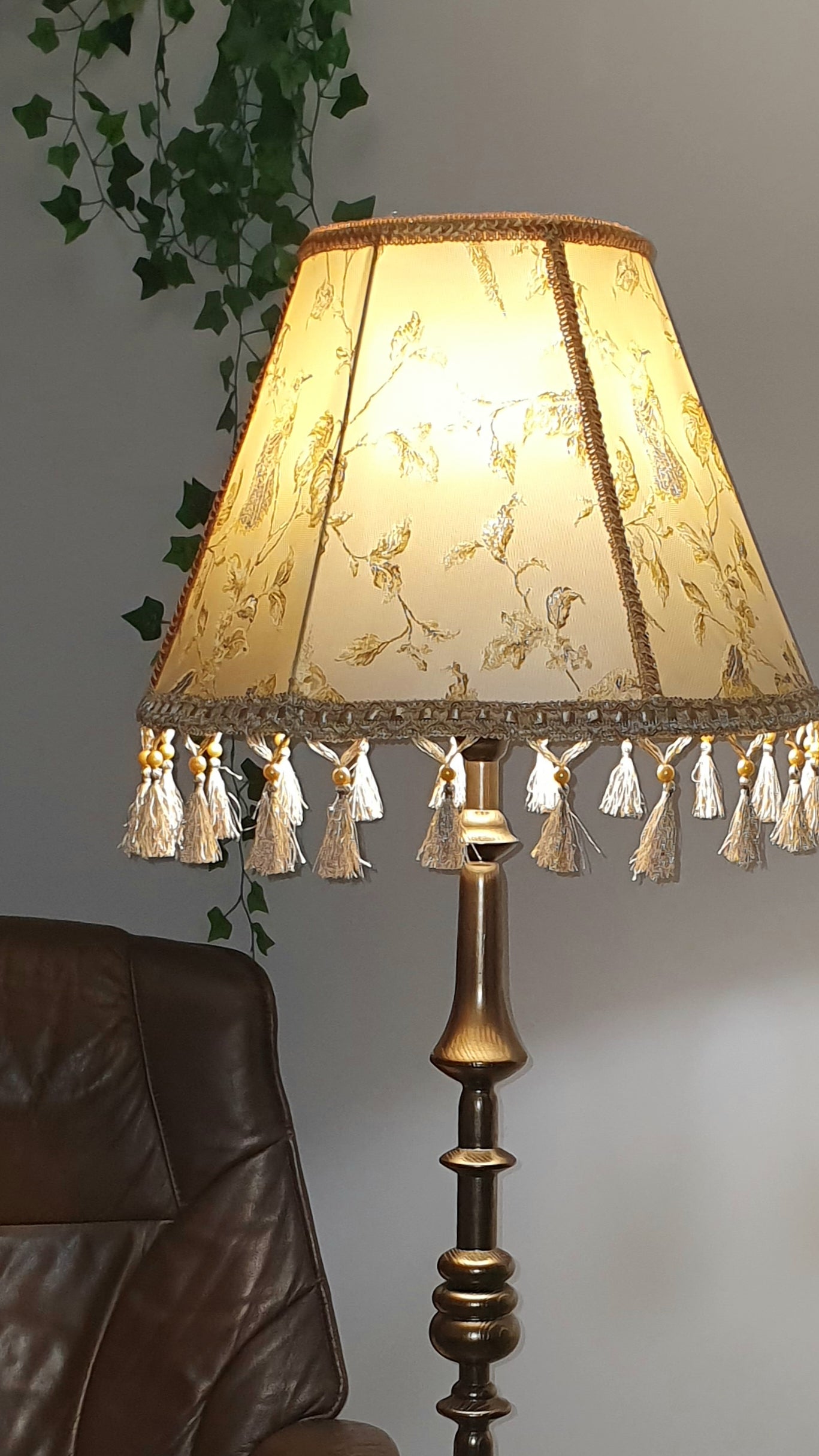 A lampshade with an embroidered pattern and fringe. № 3801