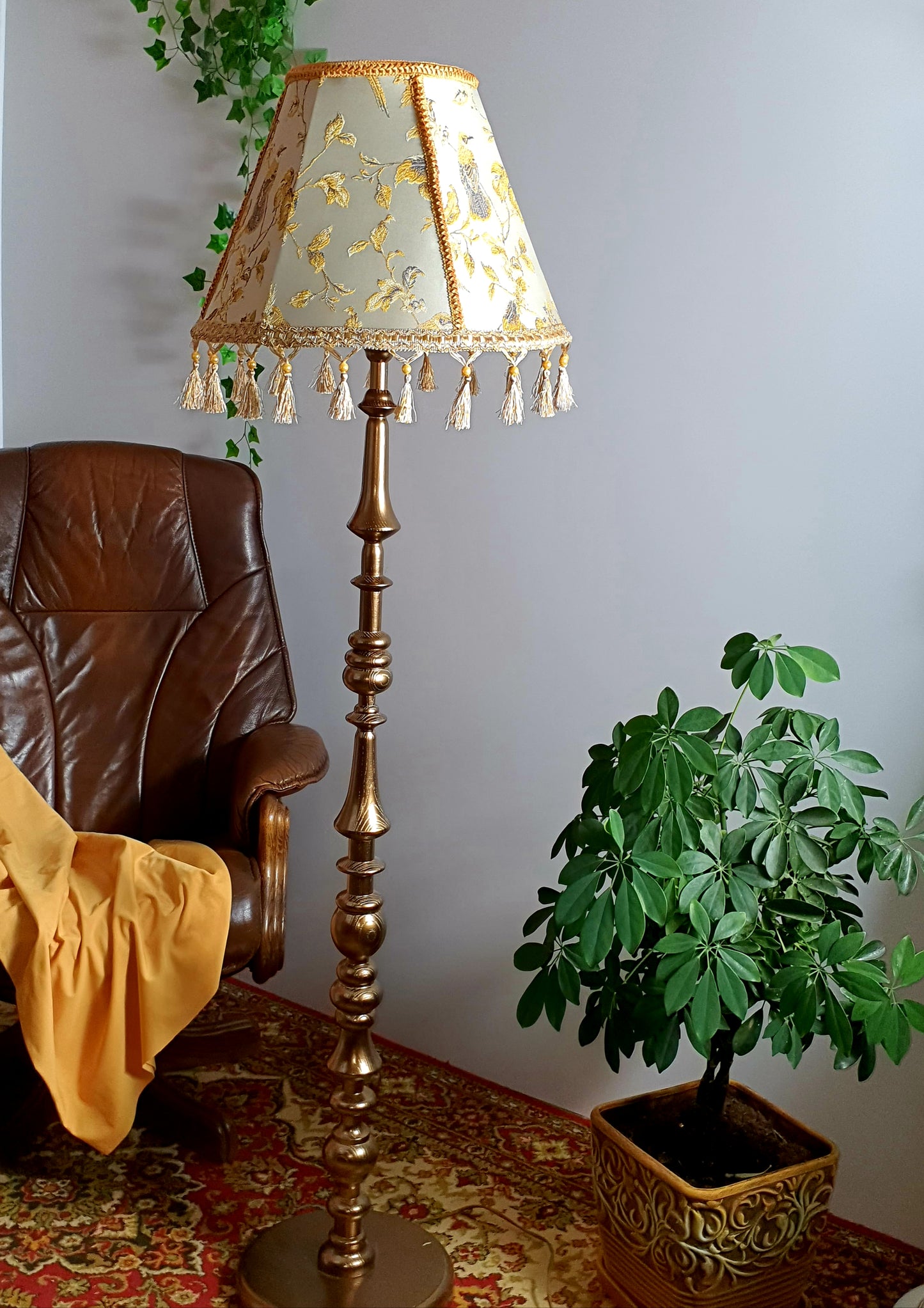 A lampshade with an embroidered pattern and fringe. № 3801