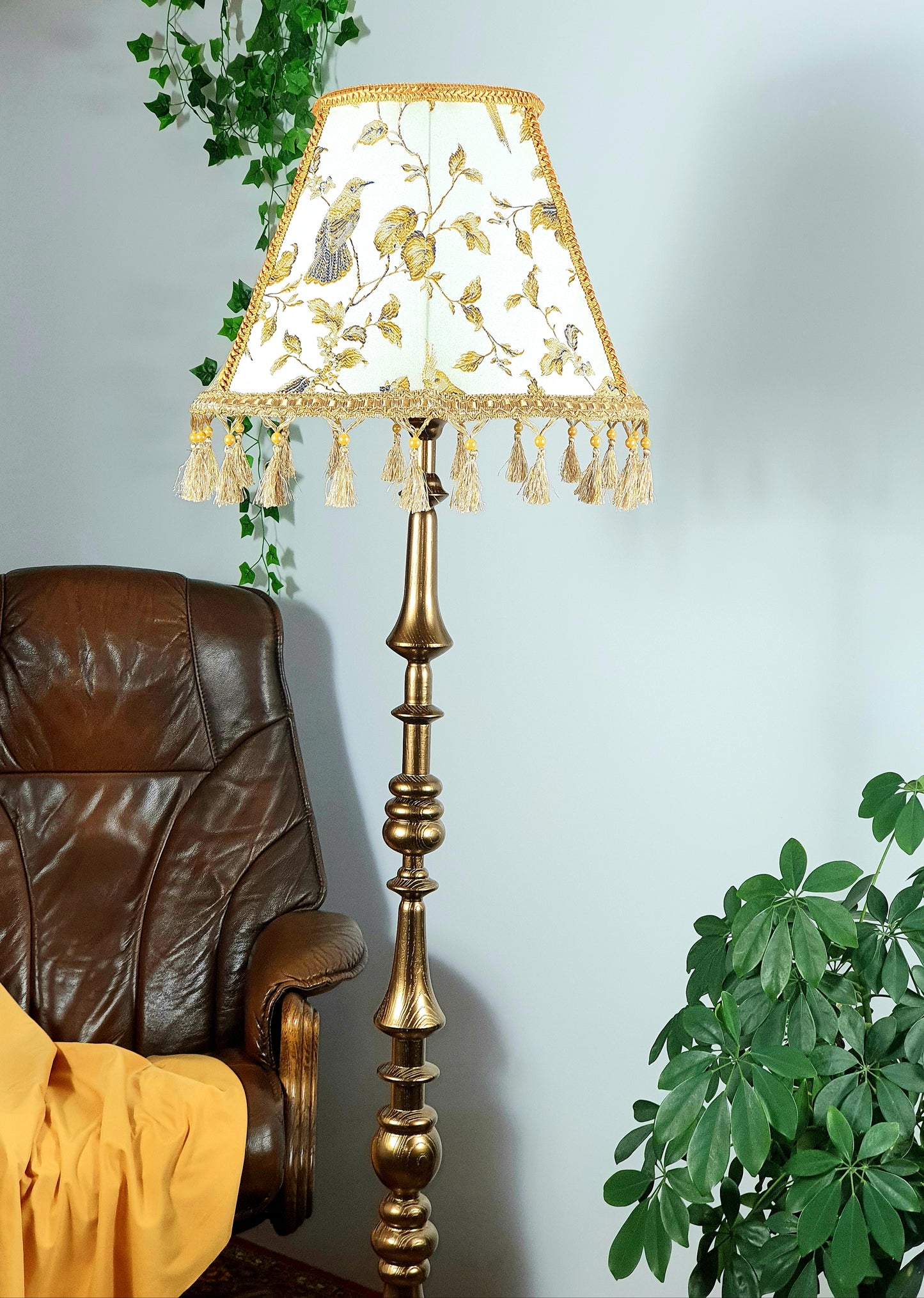 A lampshade with an embroidered pattern and fringe. № 3801
