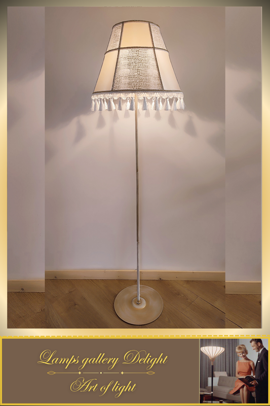 Floor lamp, Victorian style, vintage floor lamp, beige fabric shade. 3101