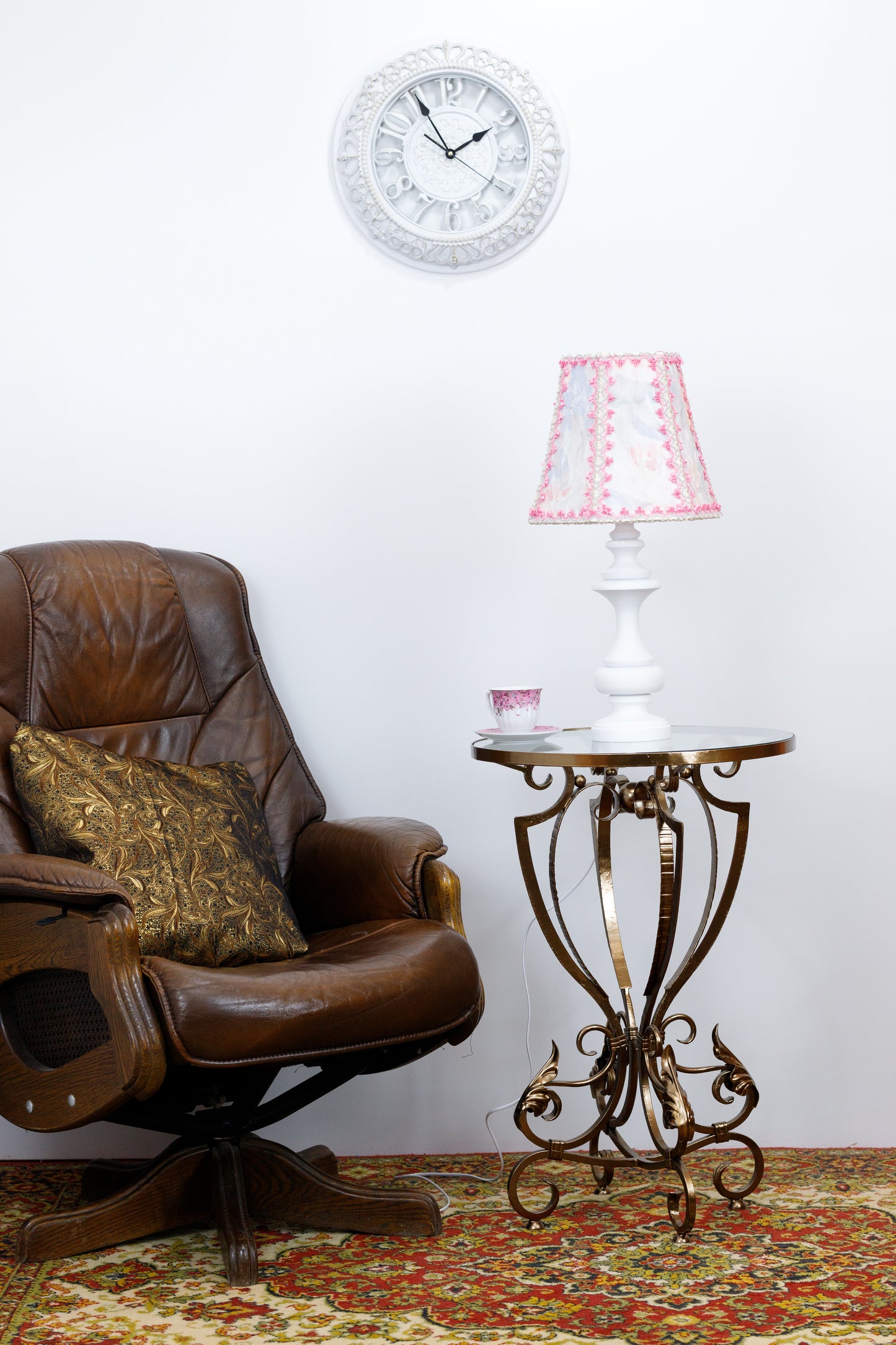 A handmade pink and blue lampshade for bedside lamps. № 7702