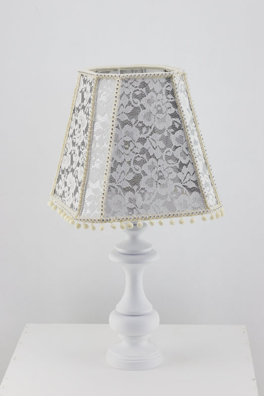 Milky-white guipure lampshade for a table lamp. № 6403
