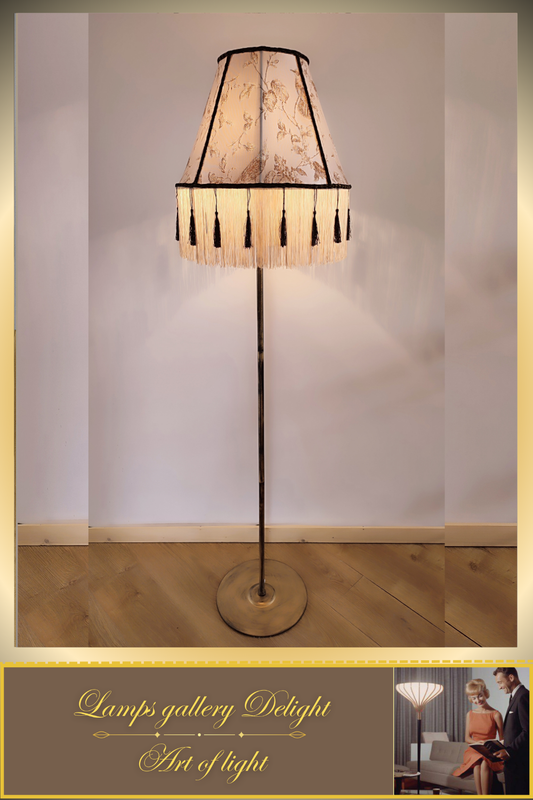 Floor lamp. Victorian floor lamp with birds, fabric shade. 1104