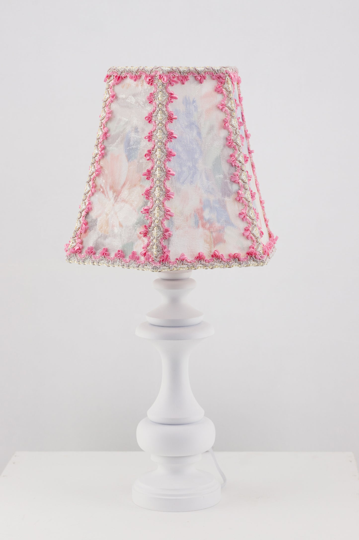 A handmade pink and blue lampshade for bedside lamps. № 7702