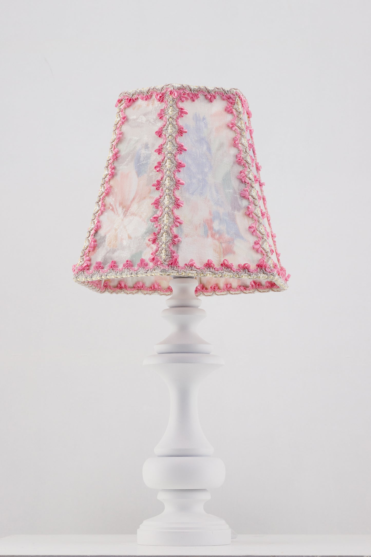 A handmade pink and blue lampshade for bedside lamps. № 7702