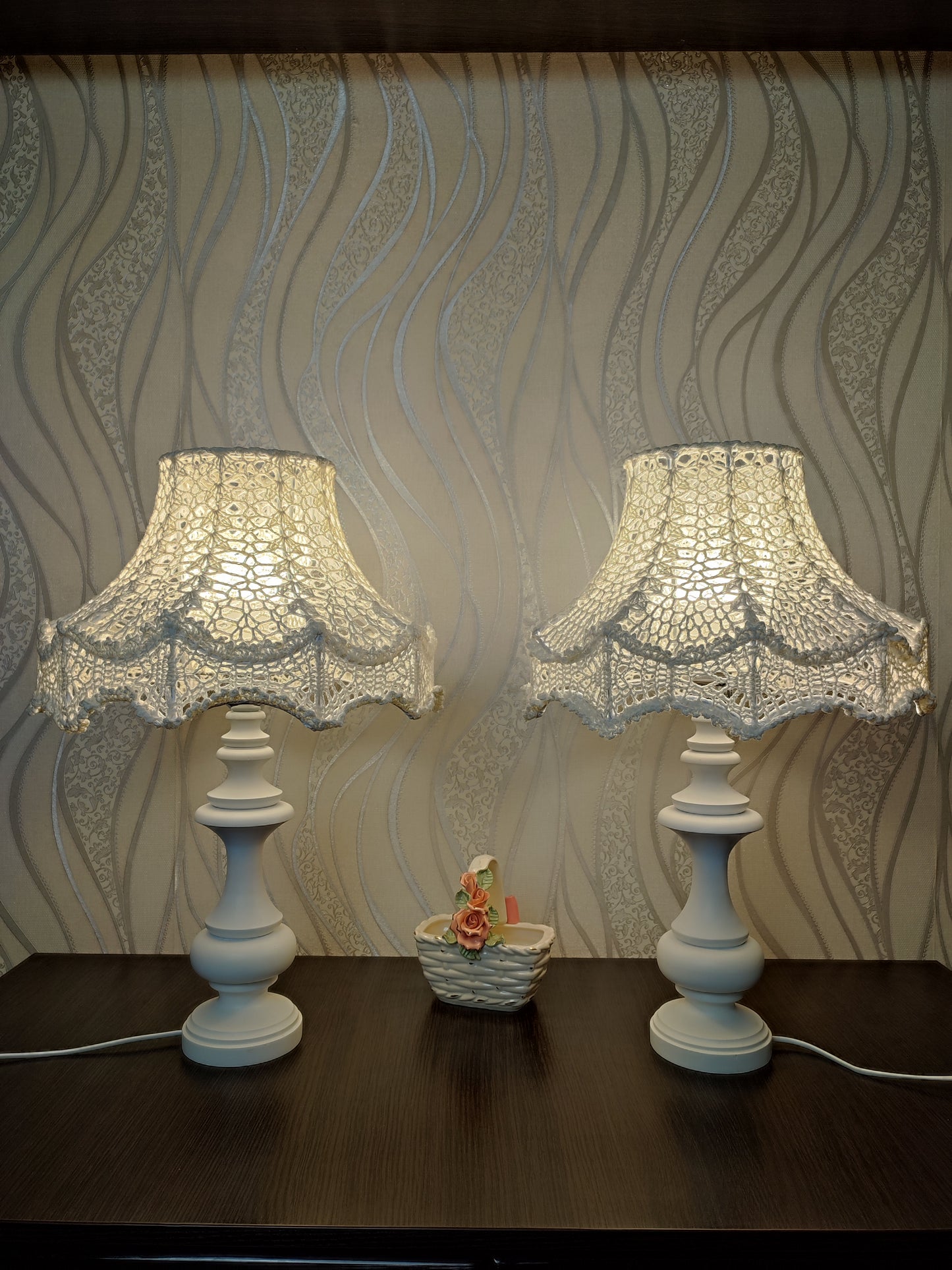 Table lamp, bedside. A chic table lamp in pastel white color with a delicate lace shade. 1301