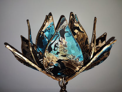 Table lamp, flower lamp, with sparkling blue and velvet petals of an earthy hue. 7801