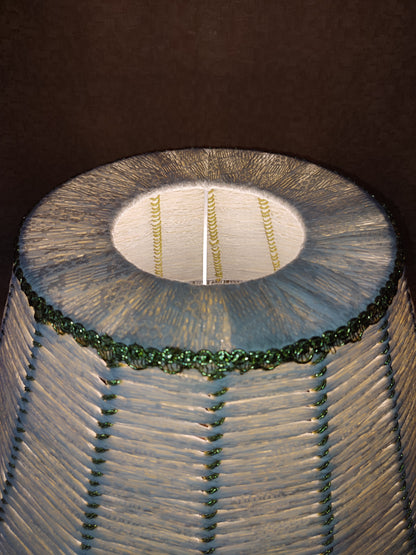 Floor lamp Victorian floor lamp with fabric shade in white and gold color. 0901