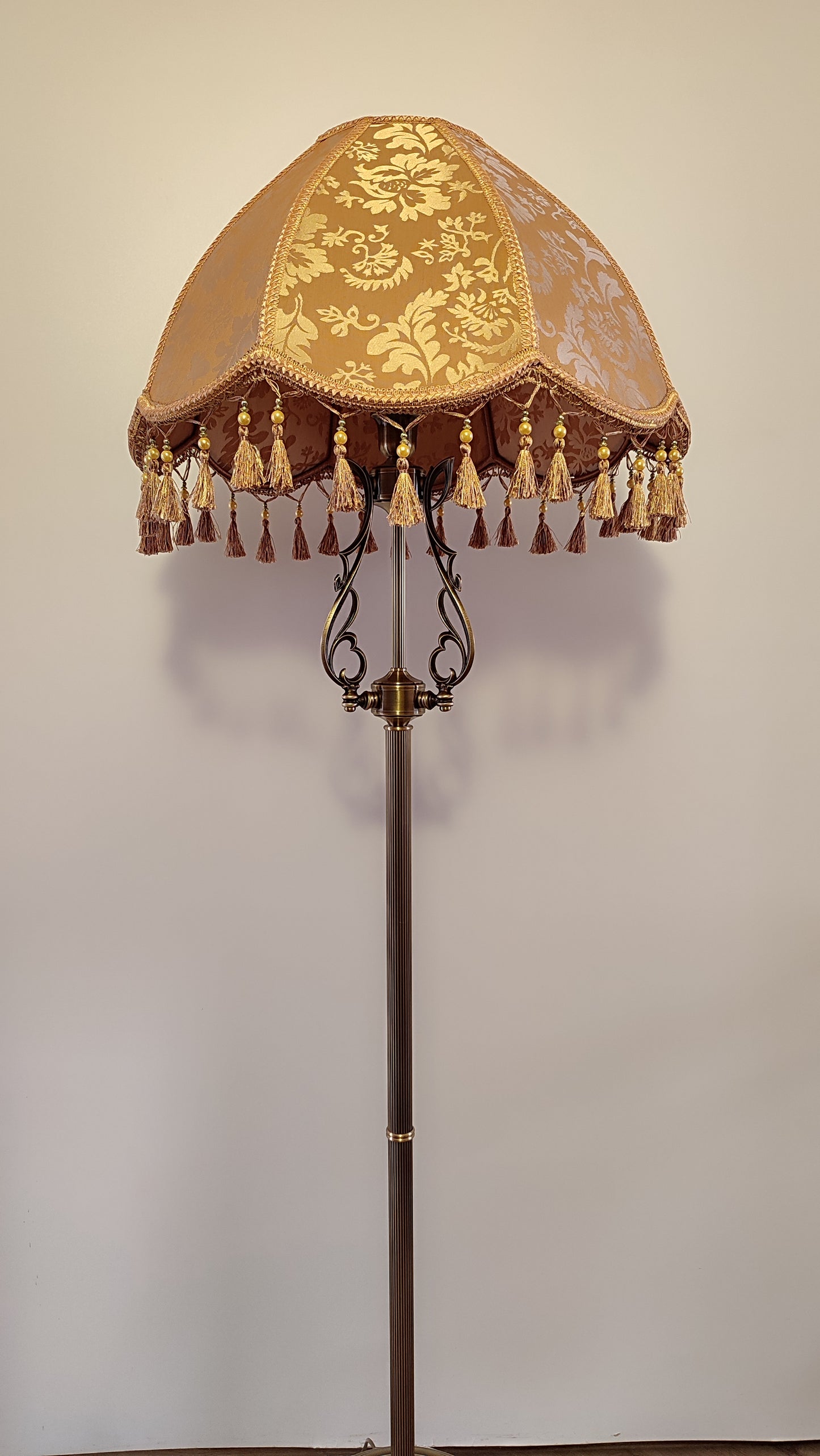Floor lamp, lamp floor, Victorian Style, fabric lampshade, brass lamp base. 2602м