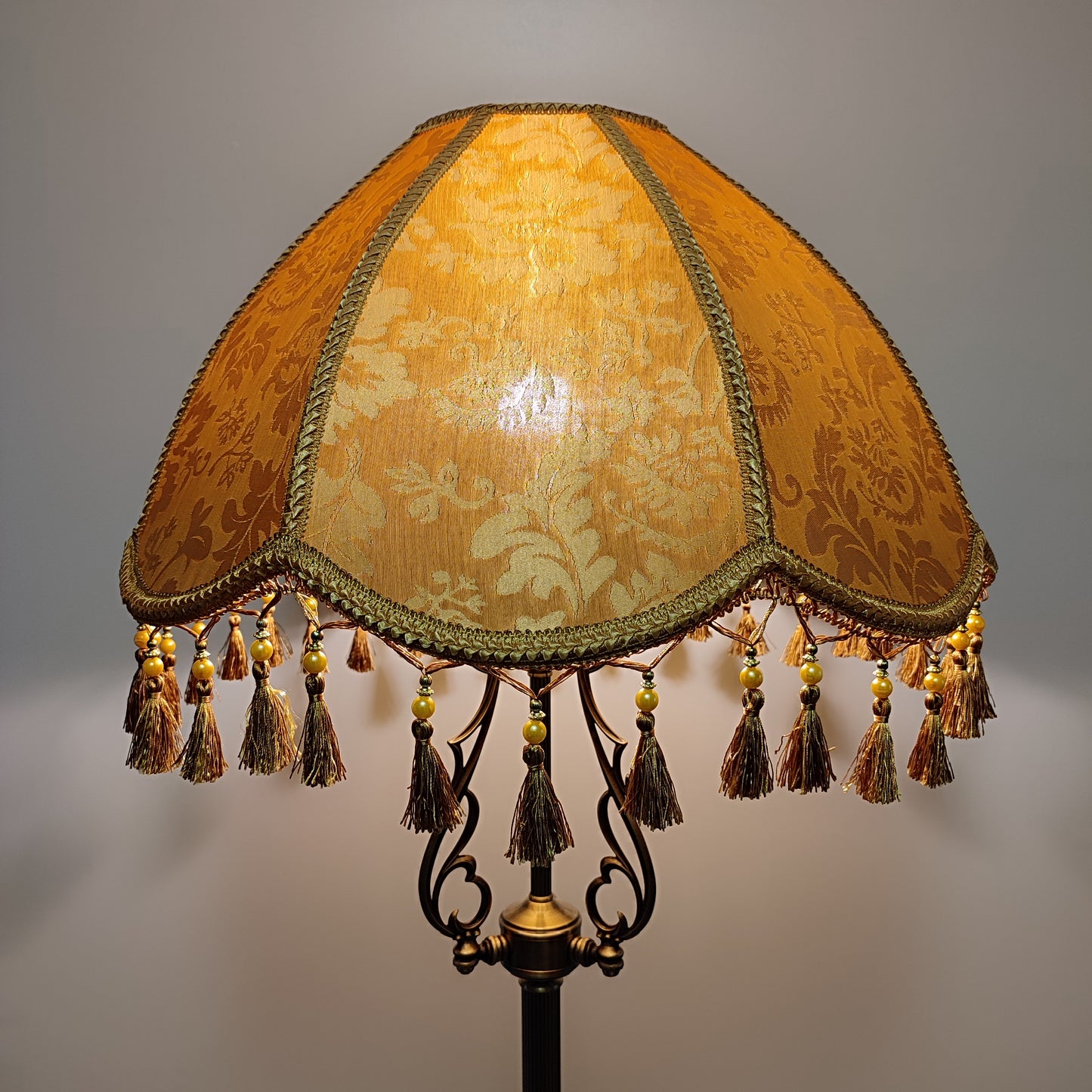 Floor lamp, lamp floor, Victorian Style, fabric lampshade, brass lamp base. 2602м