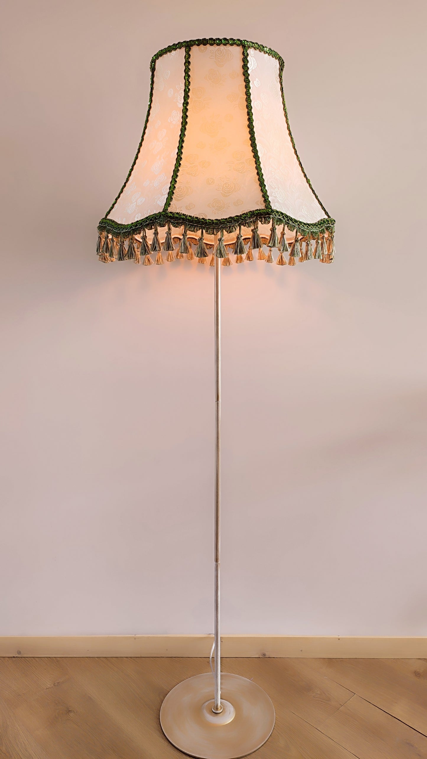 A large light green lampshade with fringe for floor lamps. № 4702