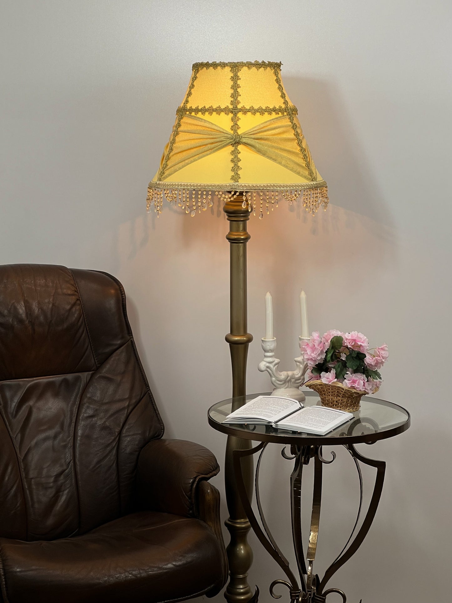 Handmade yellow lampshade with beaded fringe, for lamps. № 3102