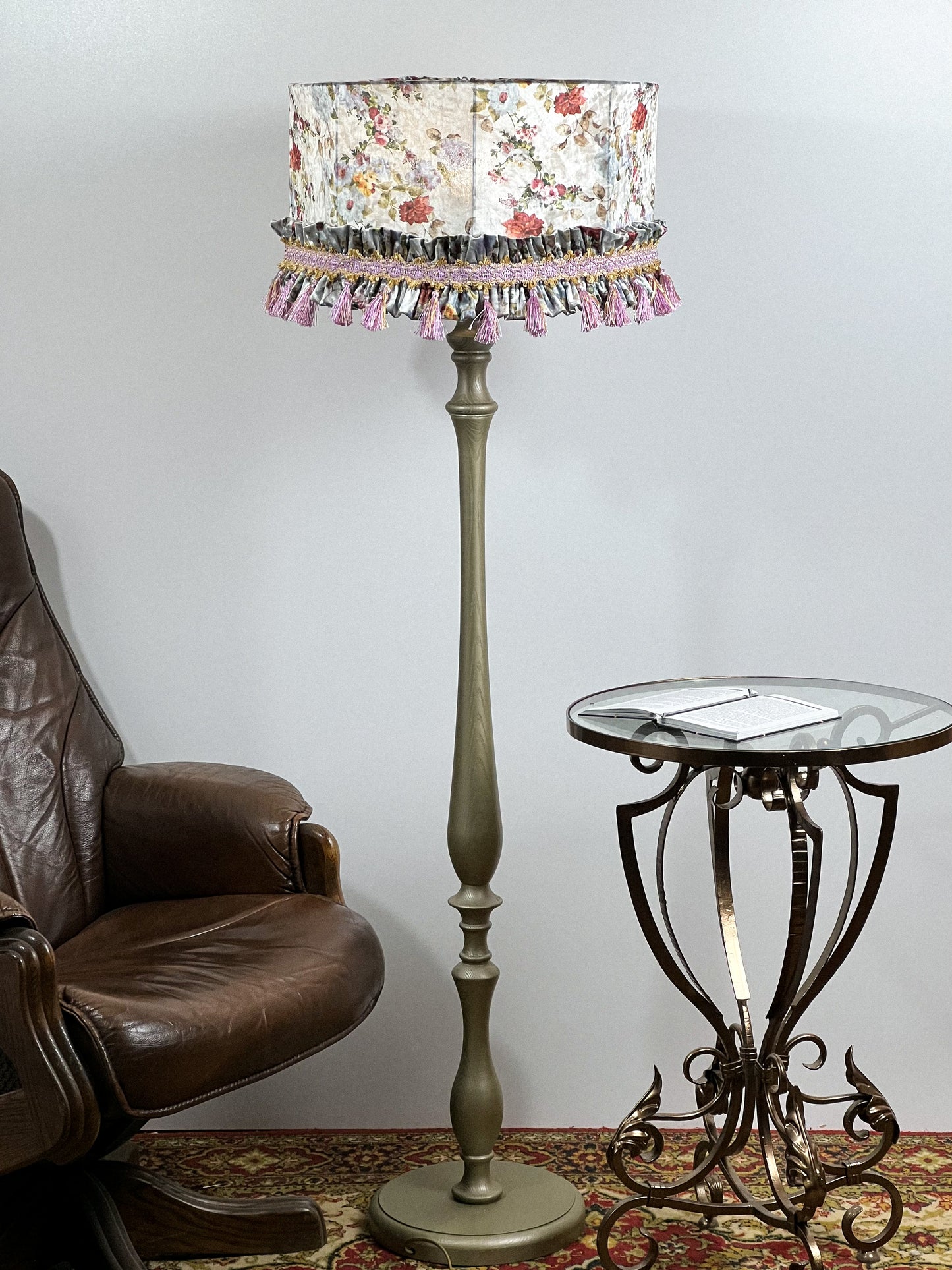 Velvet lampshade with floral print for floor lamps. № 6907